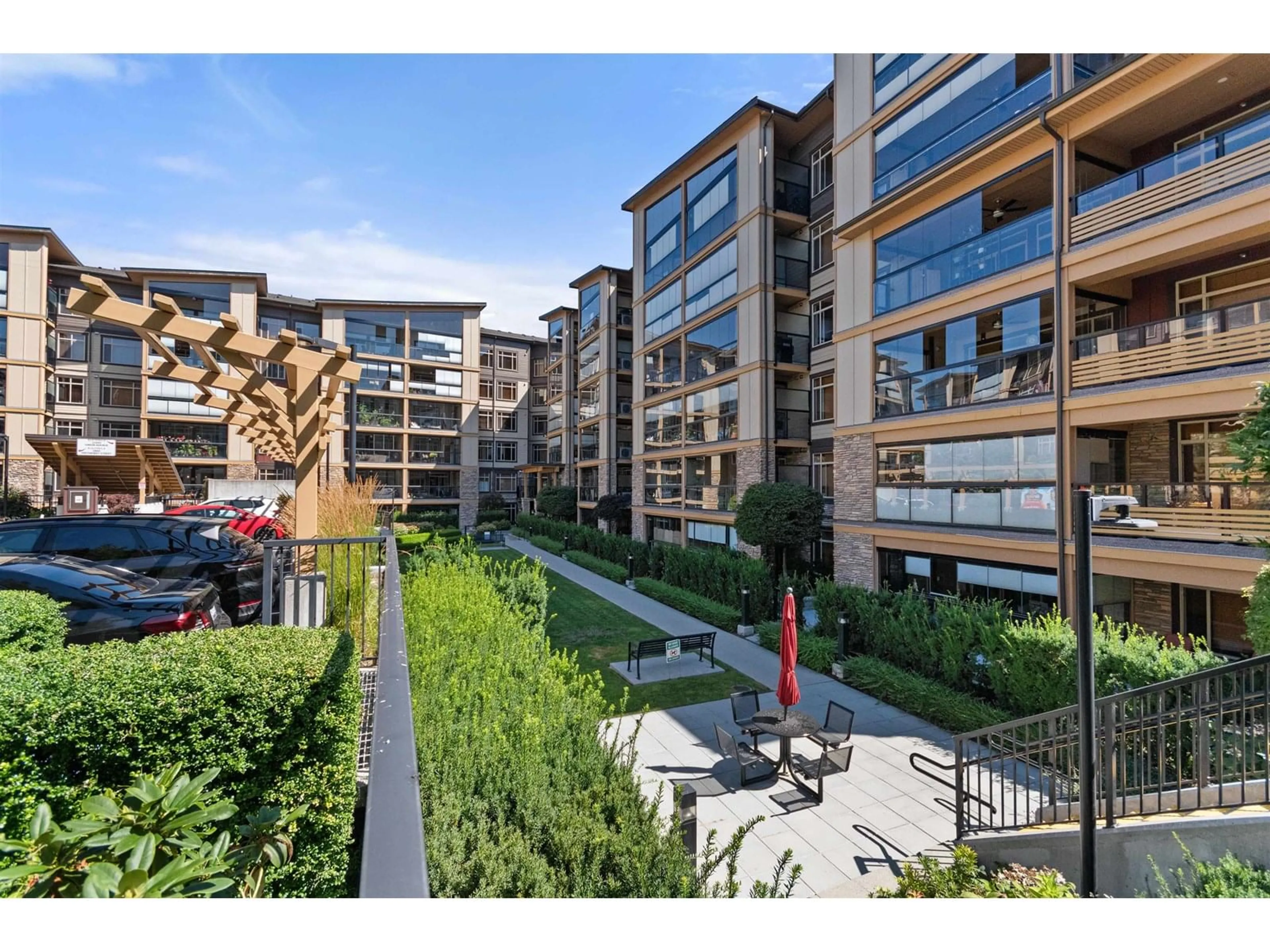 A pic from outside/outdoor area/front of a property/back of a property/a pic from drone, street for 205 - 32445 SIMON, Abbotsford British Columbia V2T0G7