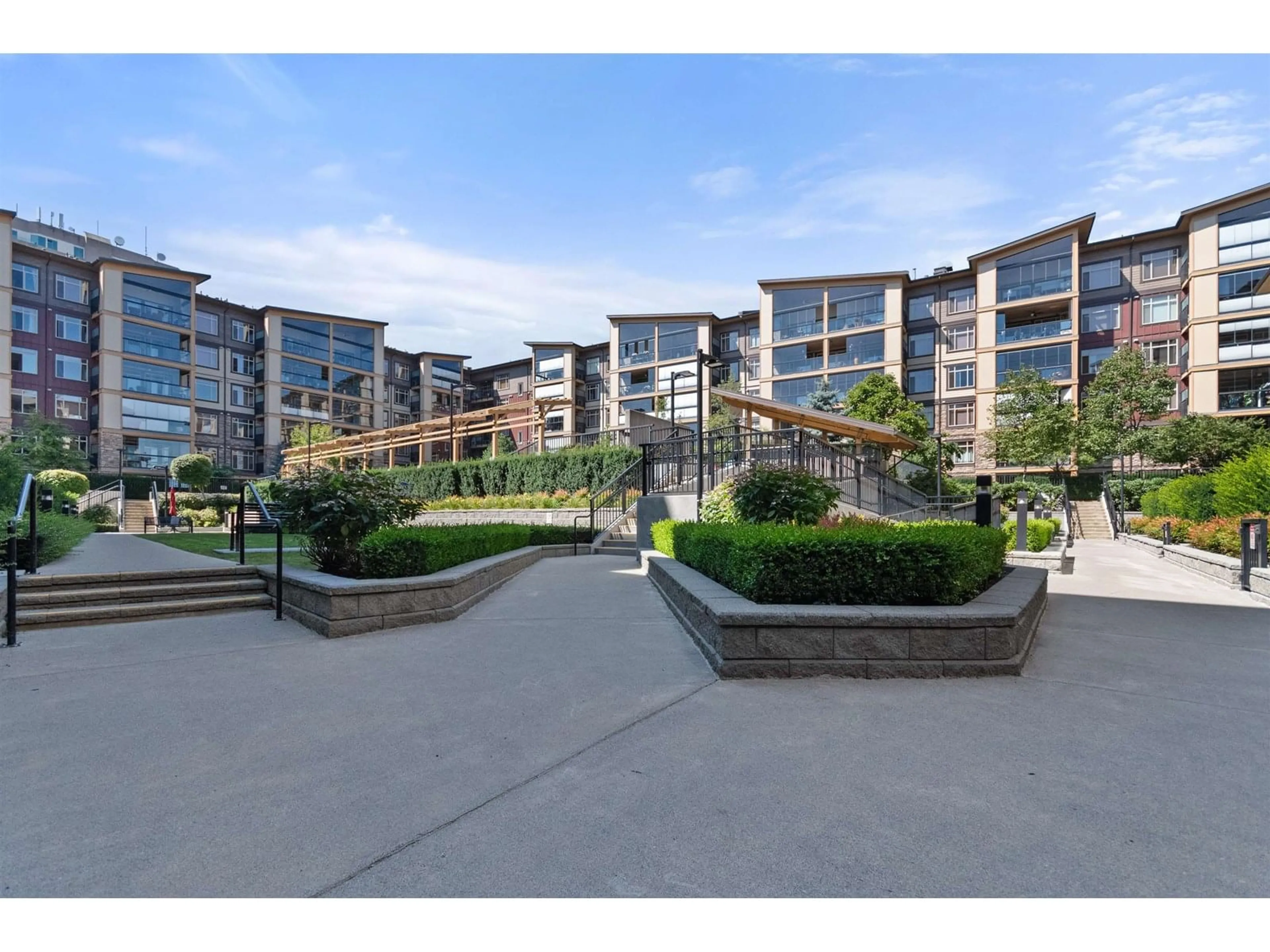 A pic from outside/outdoor area/front of a property/back of a property/a pic from drone, unknown for 205 - 32445 SIMON, Abbotsford British Columbia V2T0G7
