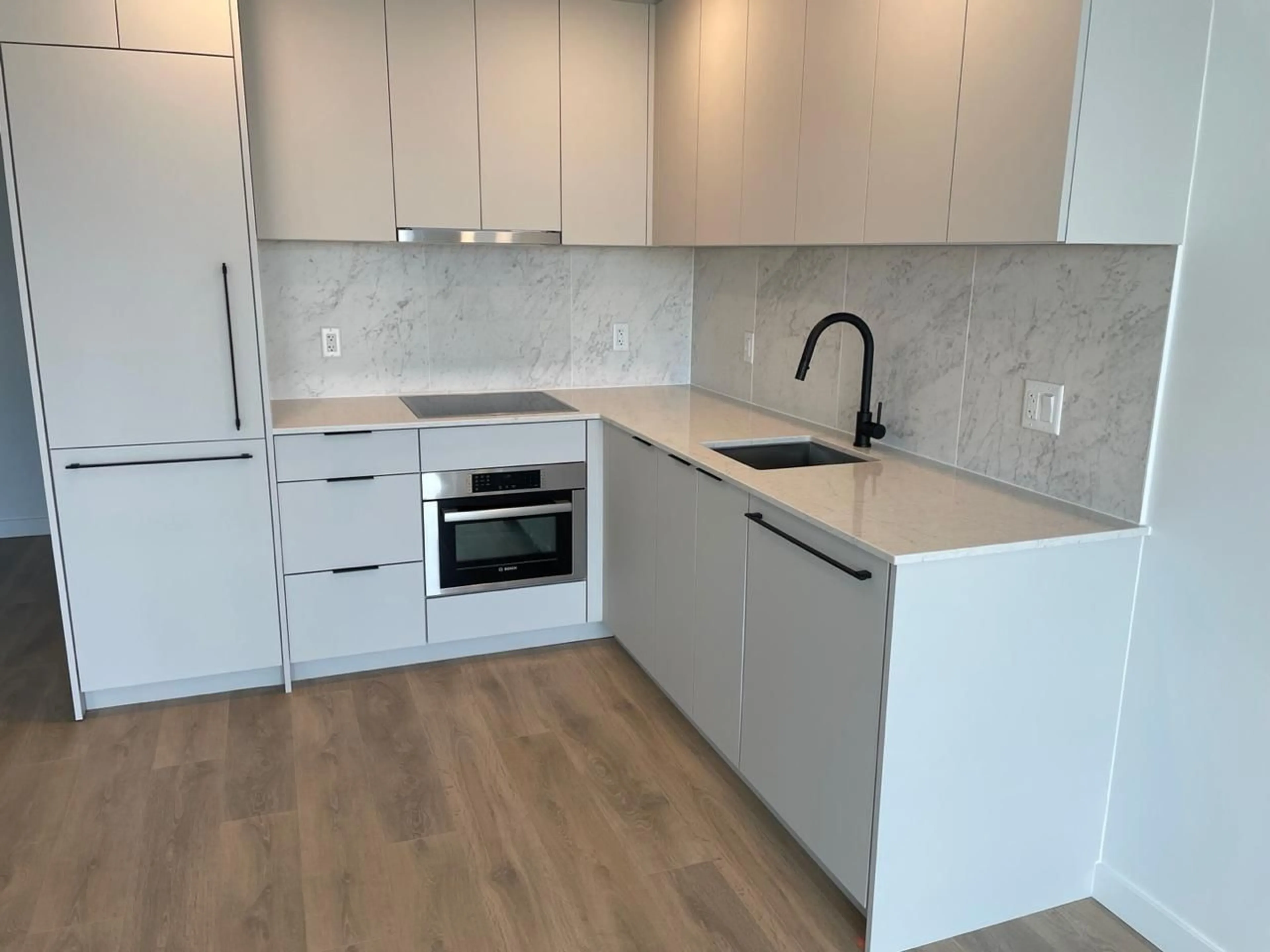 Standard kitchen, unknown for 1411 - 13685 102, Surrey British Columbia V2Y0S2