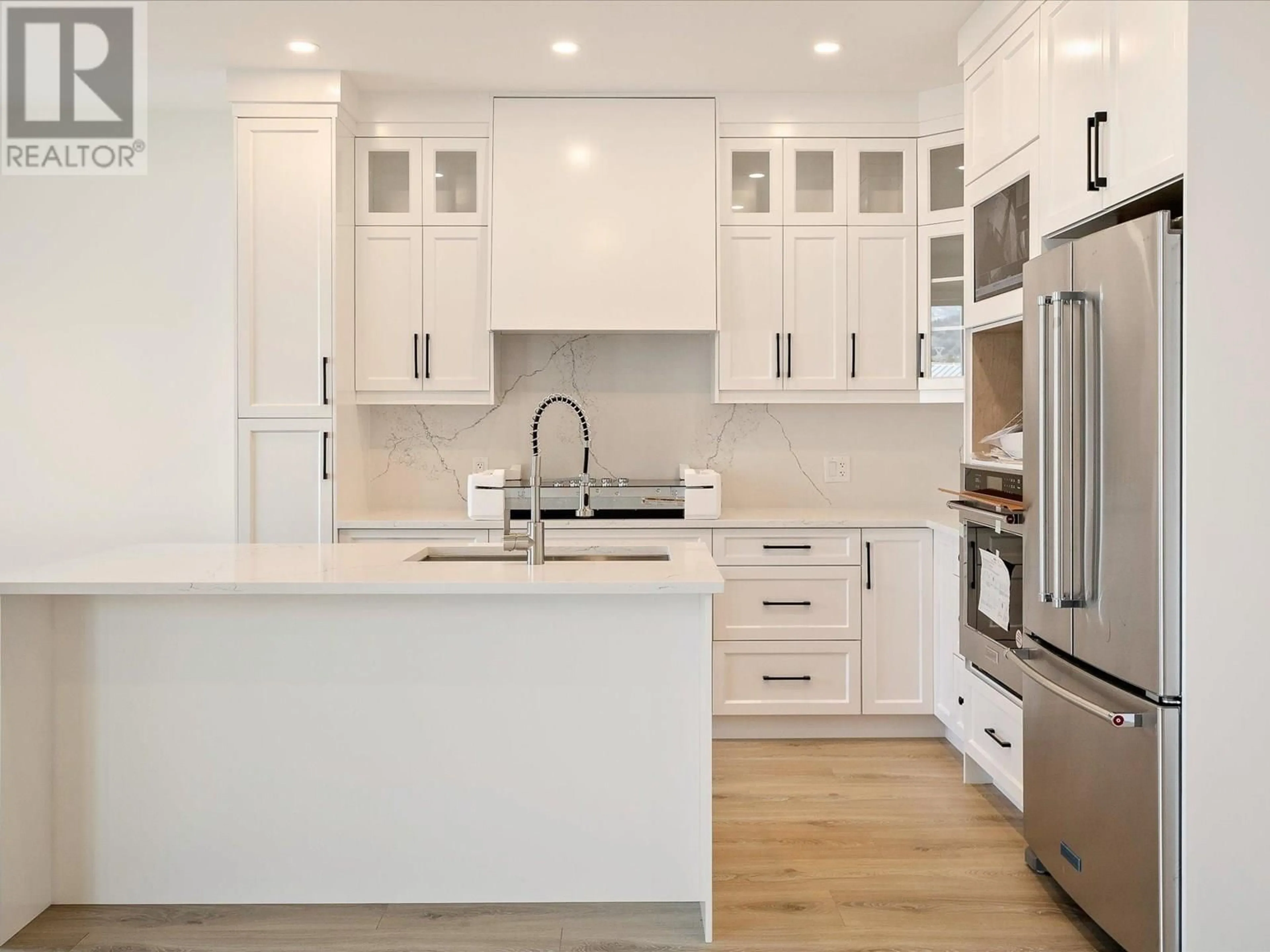 Contemporary kitchen, unknown for 1013 PHARE CRESCENT, Pemberton British Columbia V0N0A7