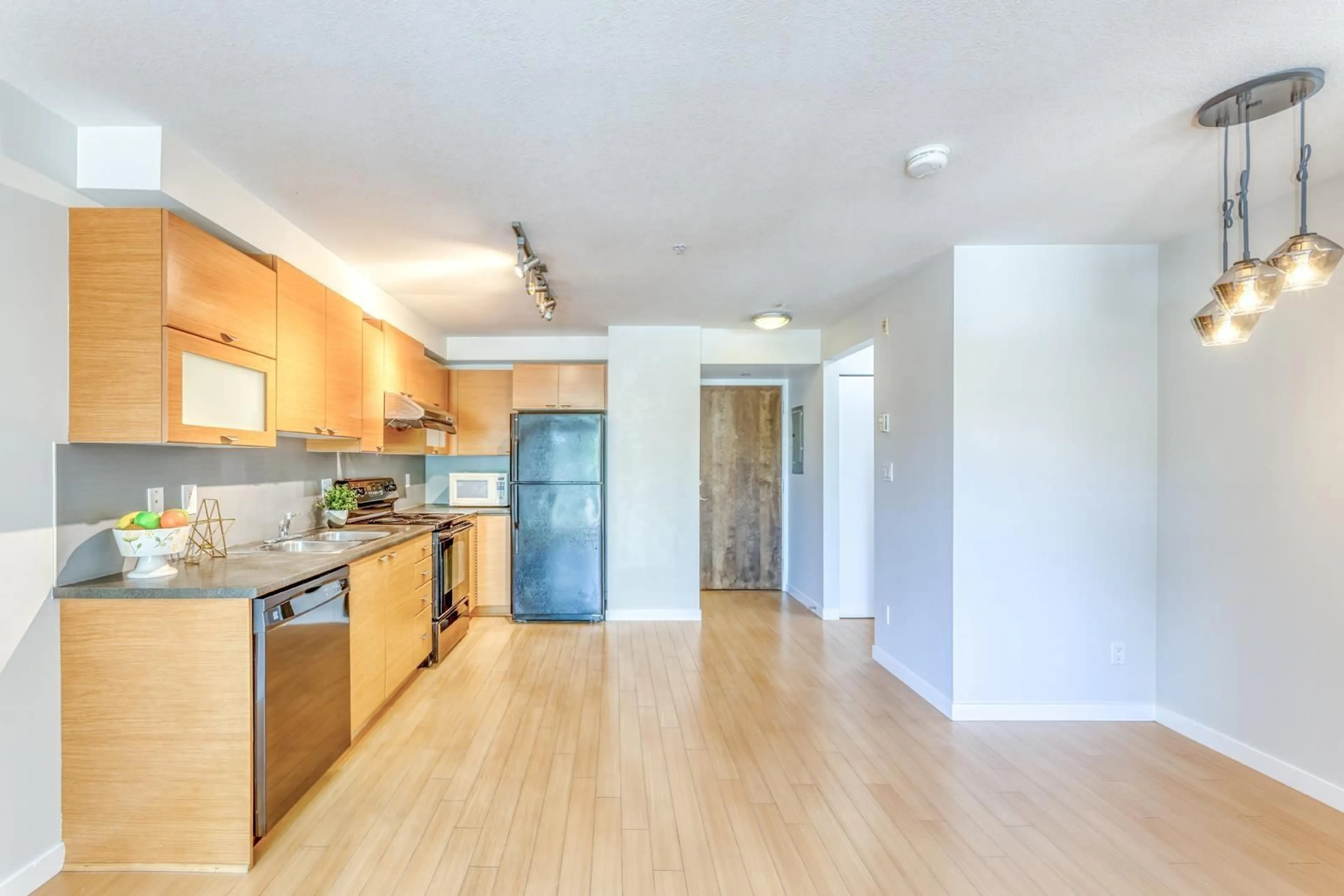 Standard kitchen, wood/laminate floor for 207 - 10788 139, Surrey British Columbia V3T0A6