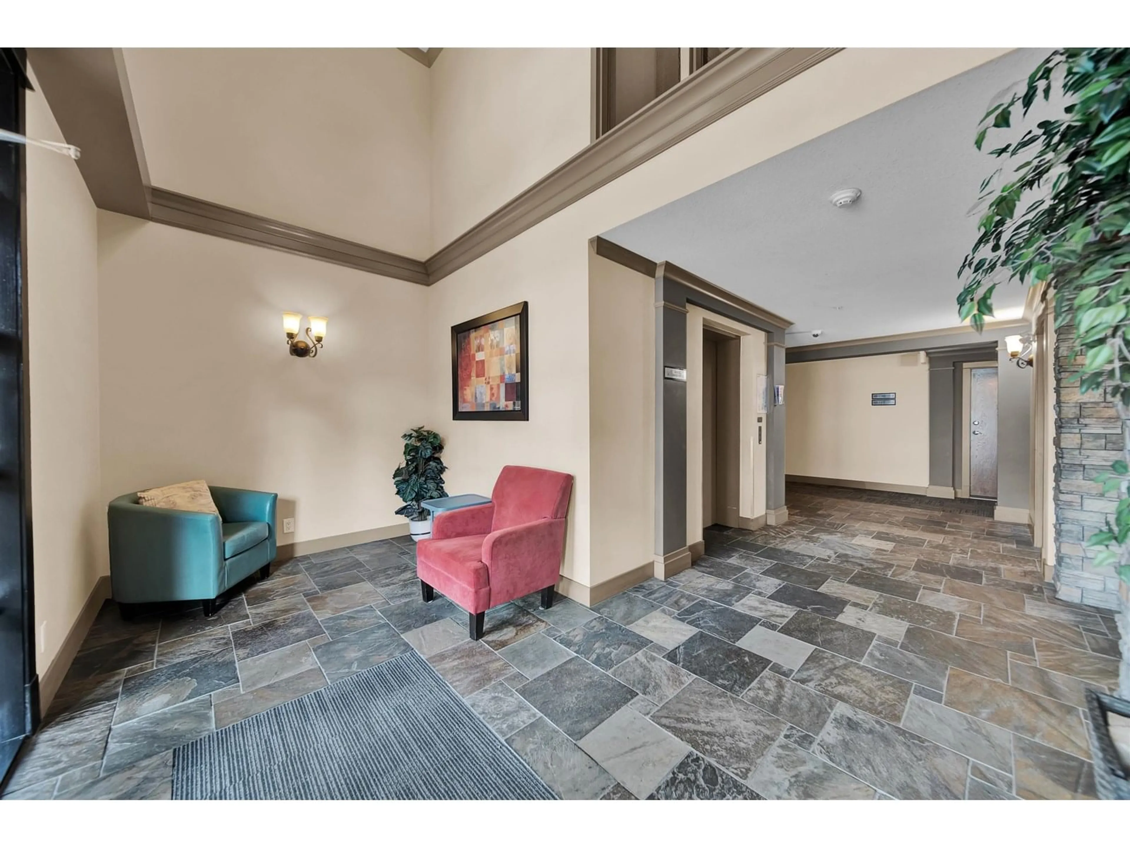 Indoor foyer for 209 - 2955 DIAMOND, Abbotsford British Columbia V2T2L5