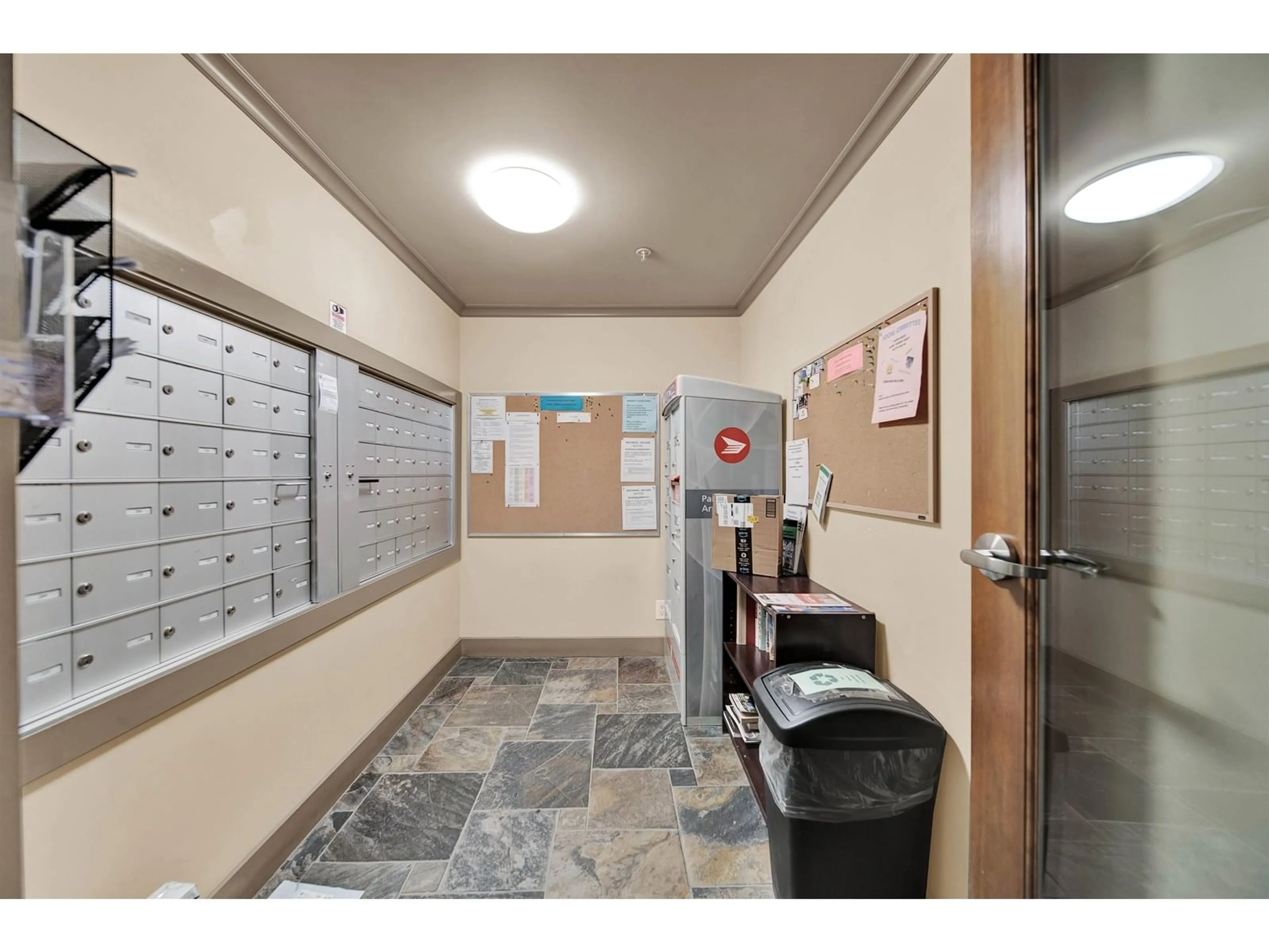 Indoor foyer for 209 - 2955 DIAMOND, Abbotsford British Columbia V2T2L5