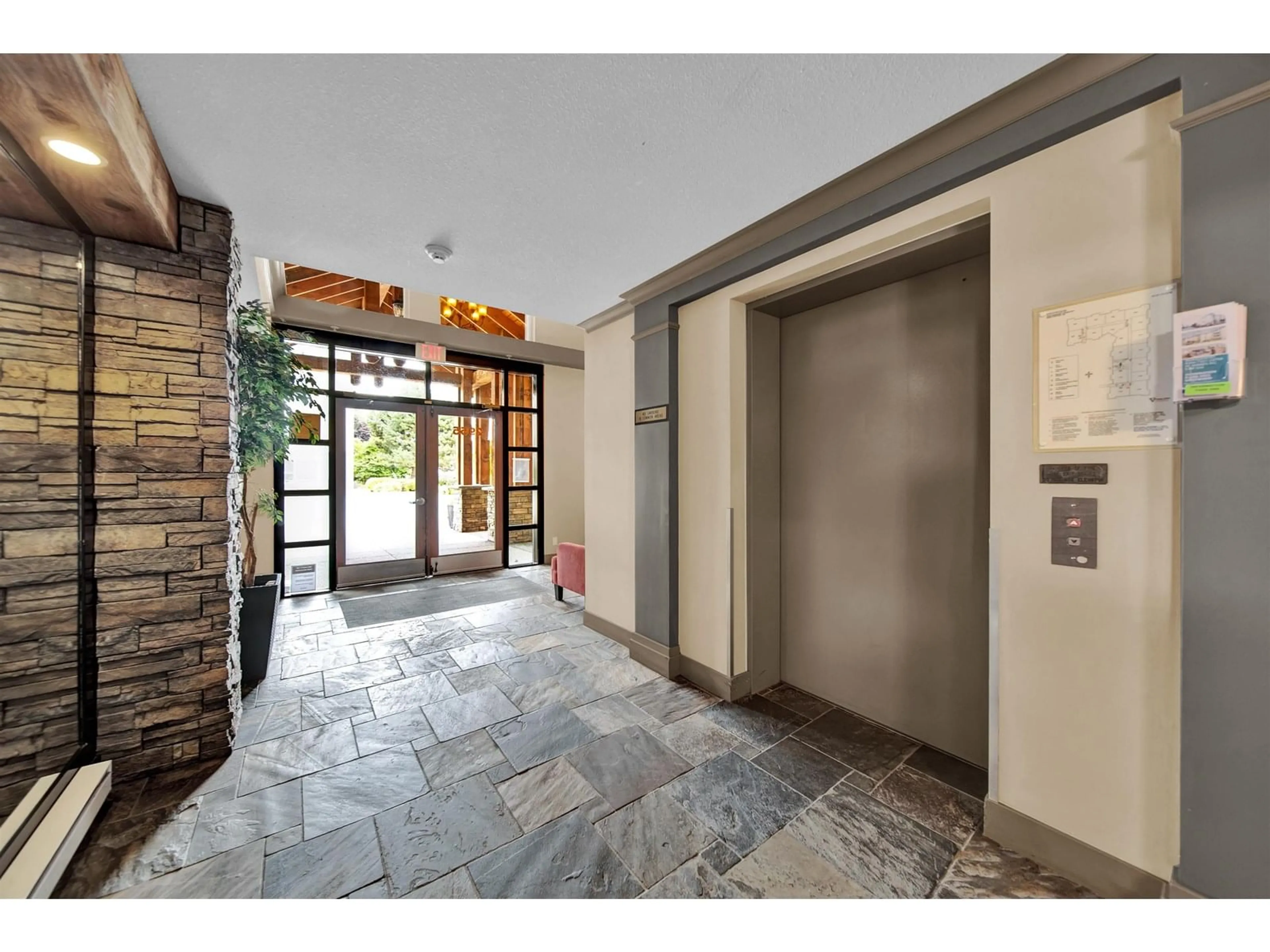 Indoor foyer for 209 - 2955 DIAMOND, Abbotsford British Columbia V2T2L5