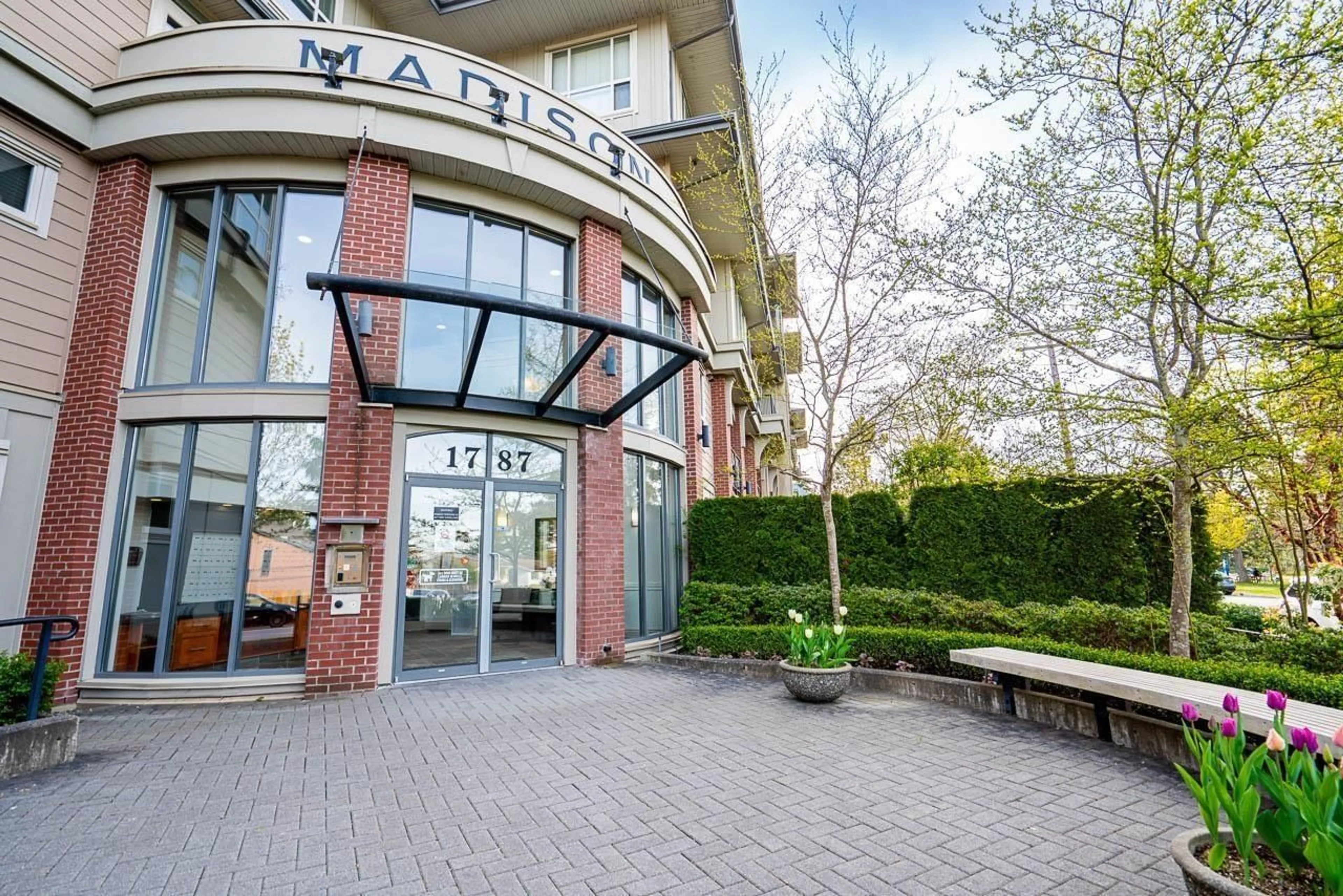 Patio, street for 205 - 1787 154, Surrey British Columbia V4A4S1