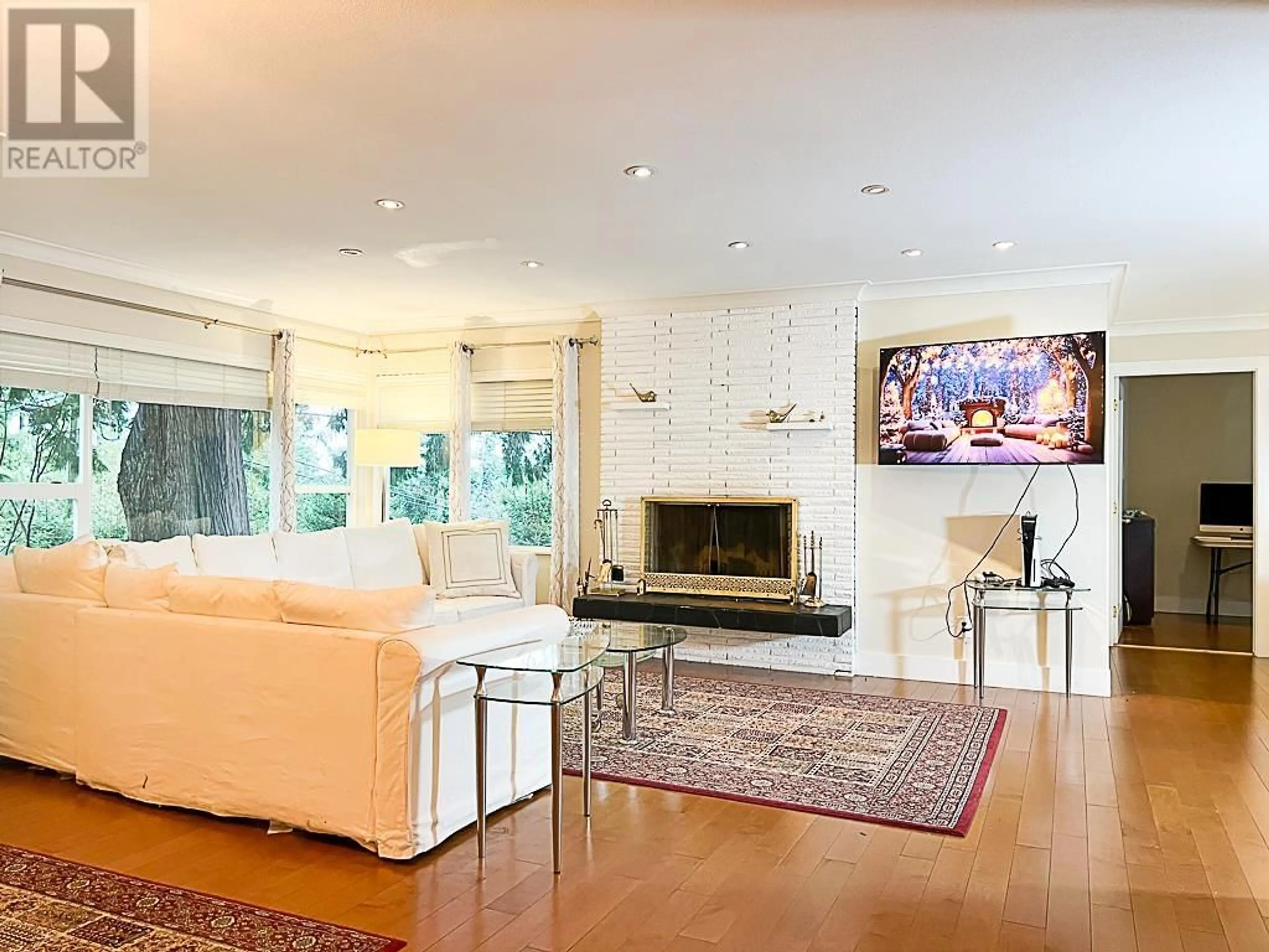 Living room with furniture, unknown for 3129 PRINCESS AVENUE, North Vancouver British Columbia V7N2E3