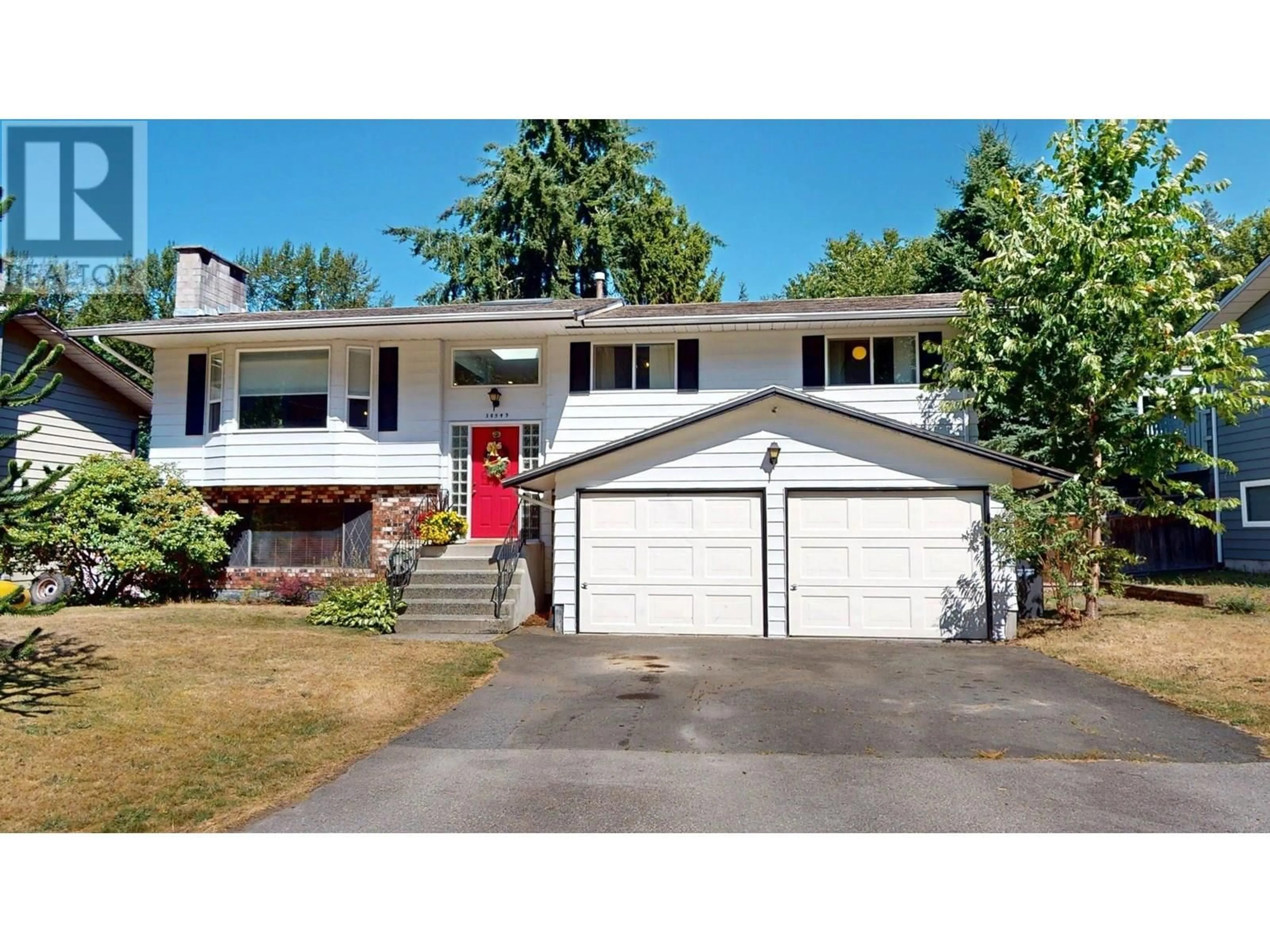 Home with vinyl exterior material, street for 38549 WESTWAY AVENUE, Squamish British Columbia V8B0W4