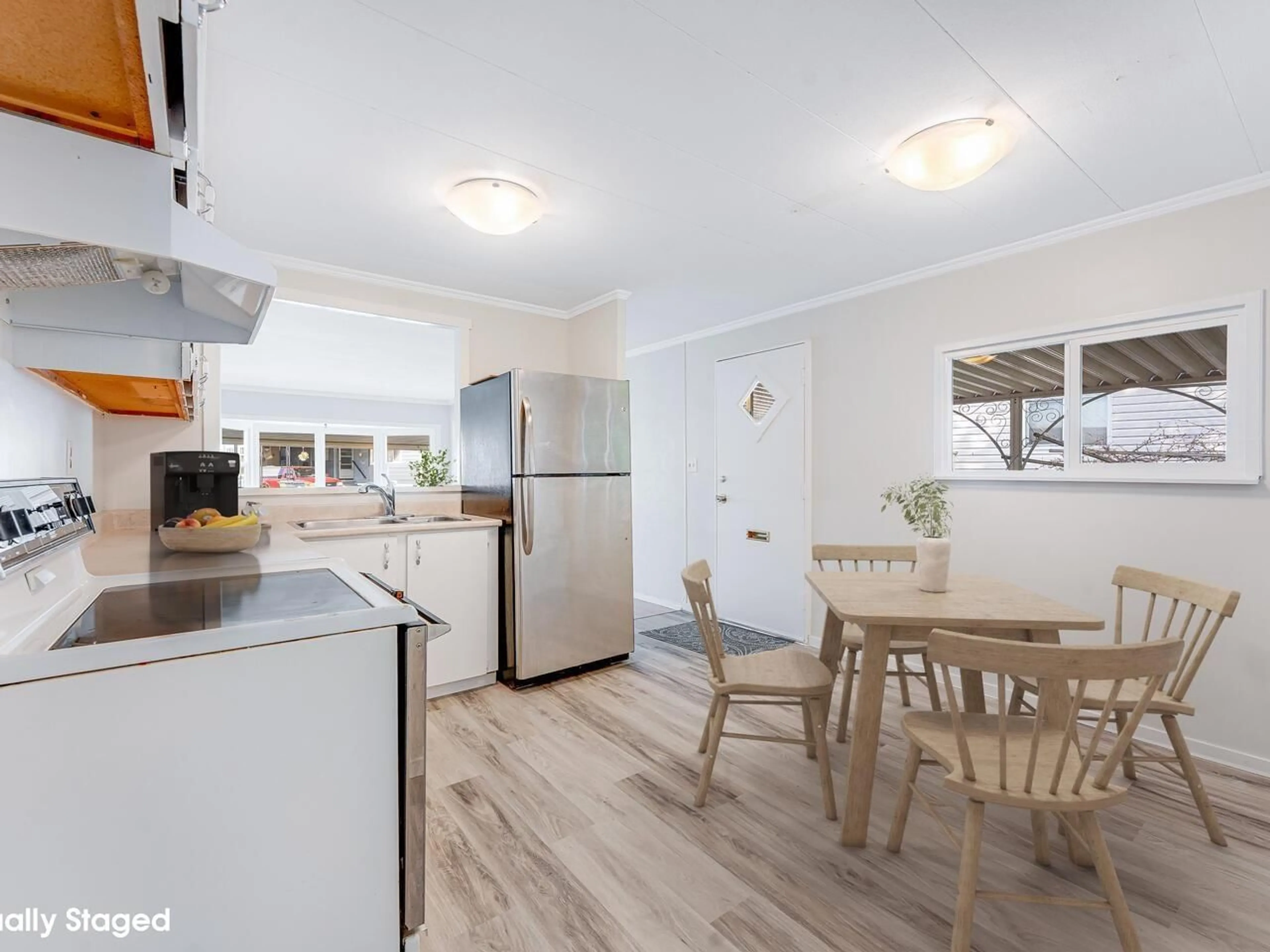 Standard kitchen, wood/laminate floor for 125 - 1840 160, Surrey British Columbia V4A4X4