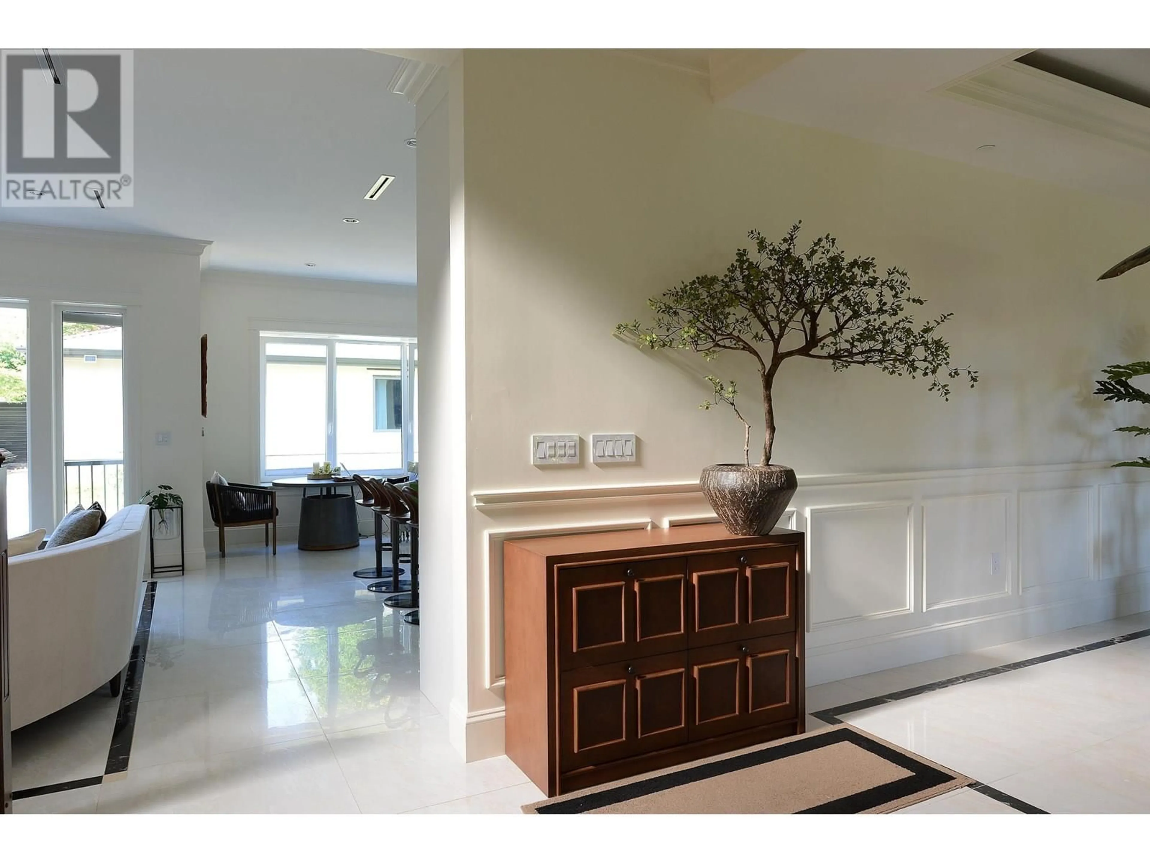 Indoor foyer for 4039 38TH AVENUE, Vancouver British Columbia V6N2Y8