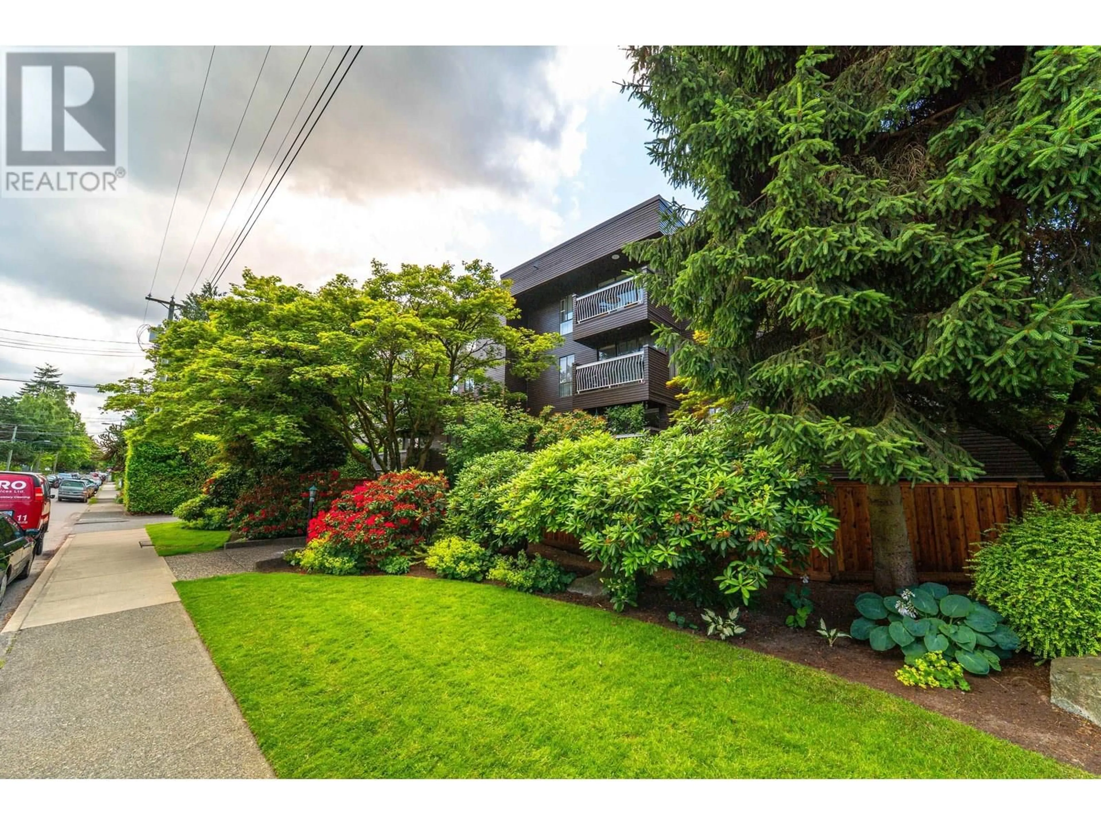 A pic from outside/outdoor area/front of a property/back of a property/a pic from drone, street for 406 - 3680 7TH AVENUE, Vancouver British Columbia V6R1W4
