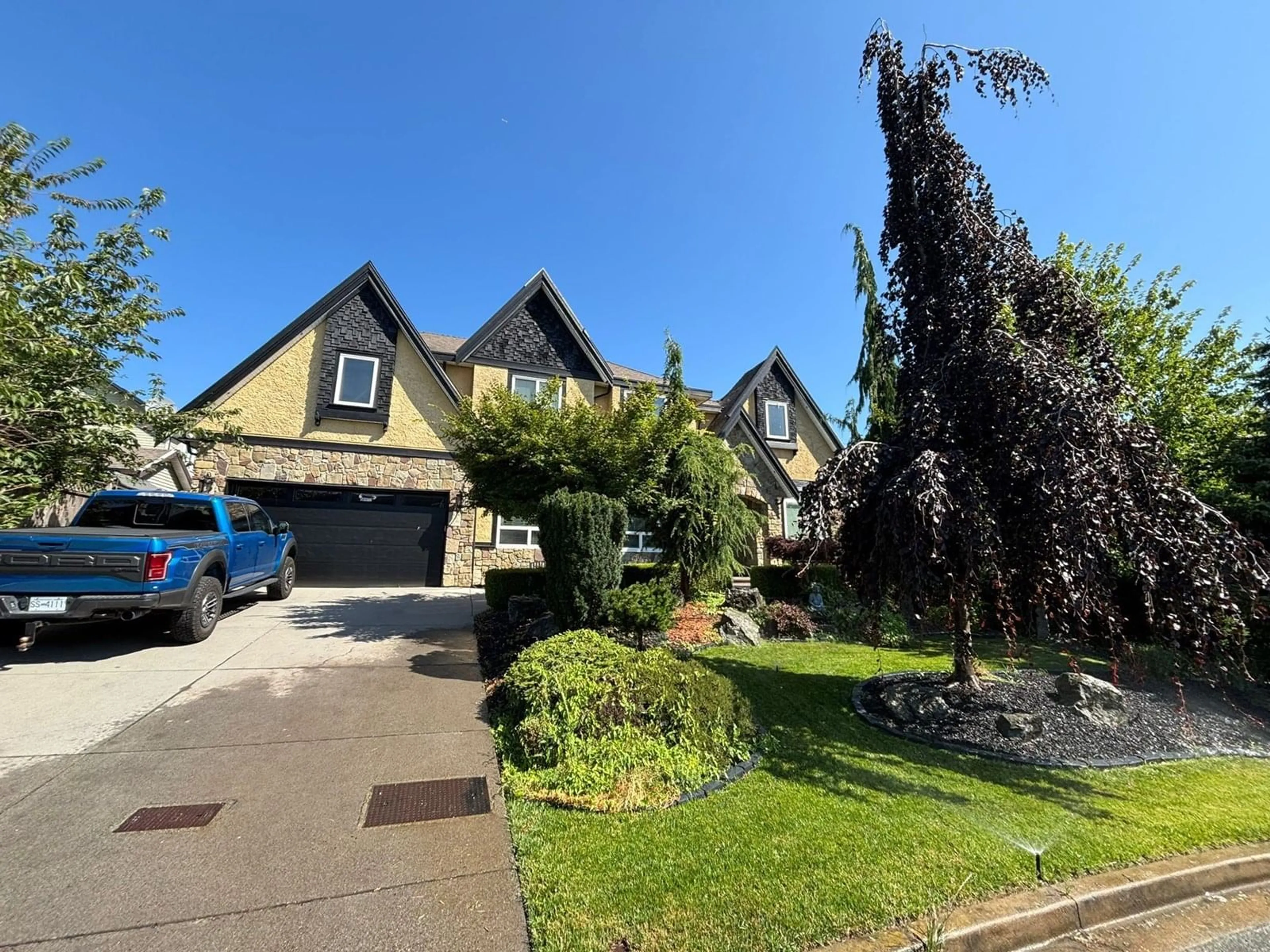 A pic from outside/outdoor area/front of a property/back of a property/a pic from drone, street for 18977 55A, Surrey British Columbia V3S6X1