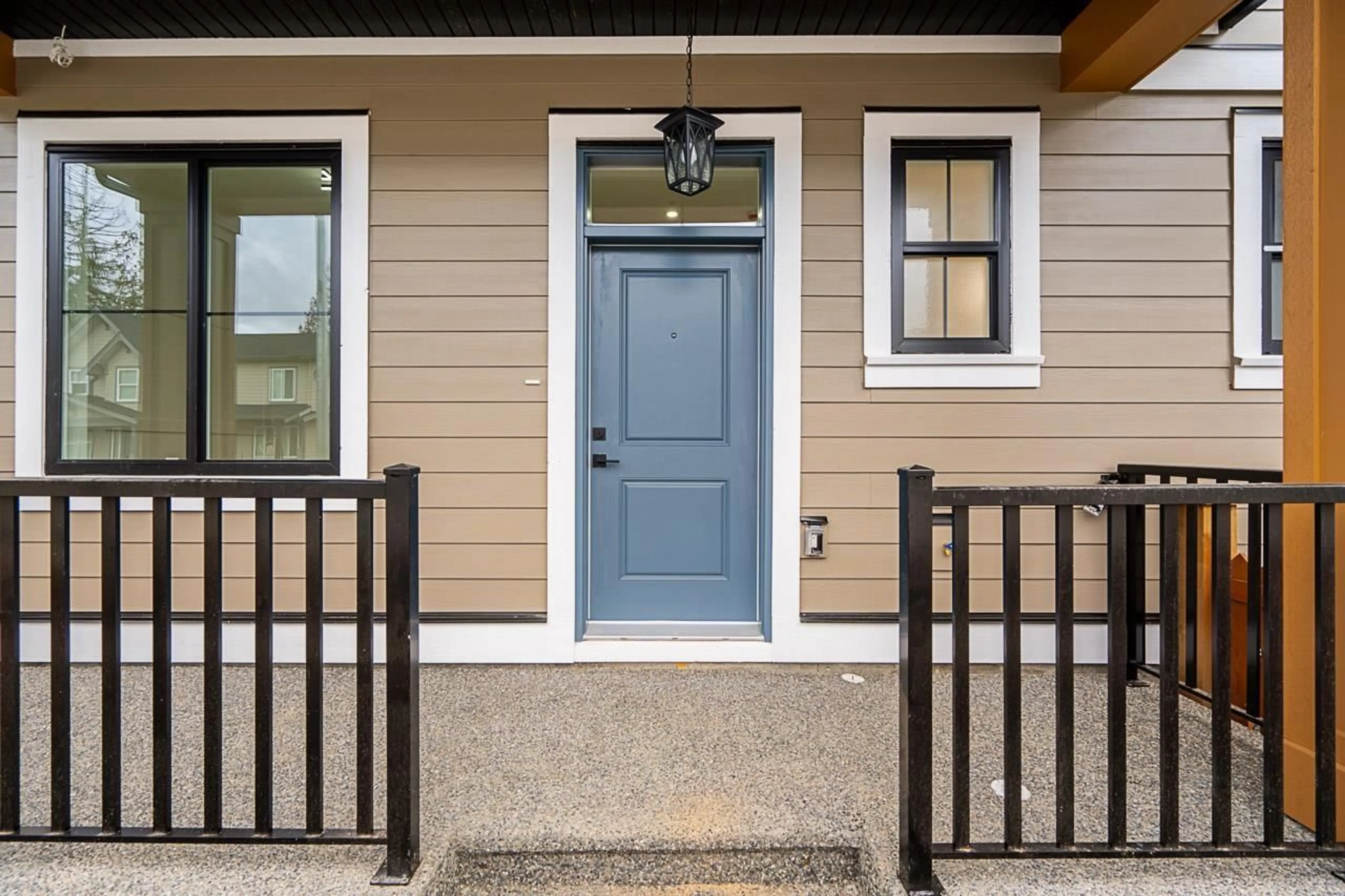Indoor entryway for 20524 76, Langley British Columbia V2Y1V5