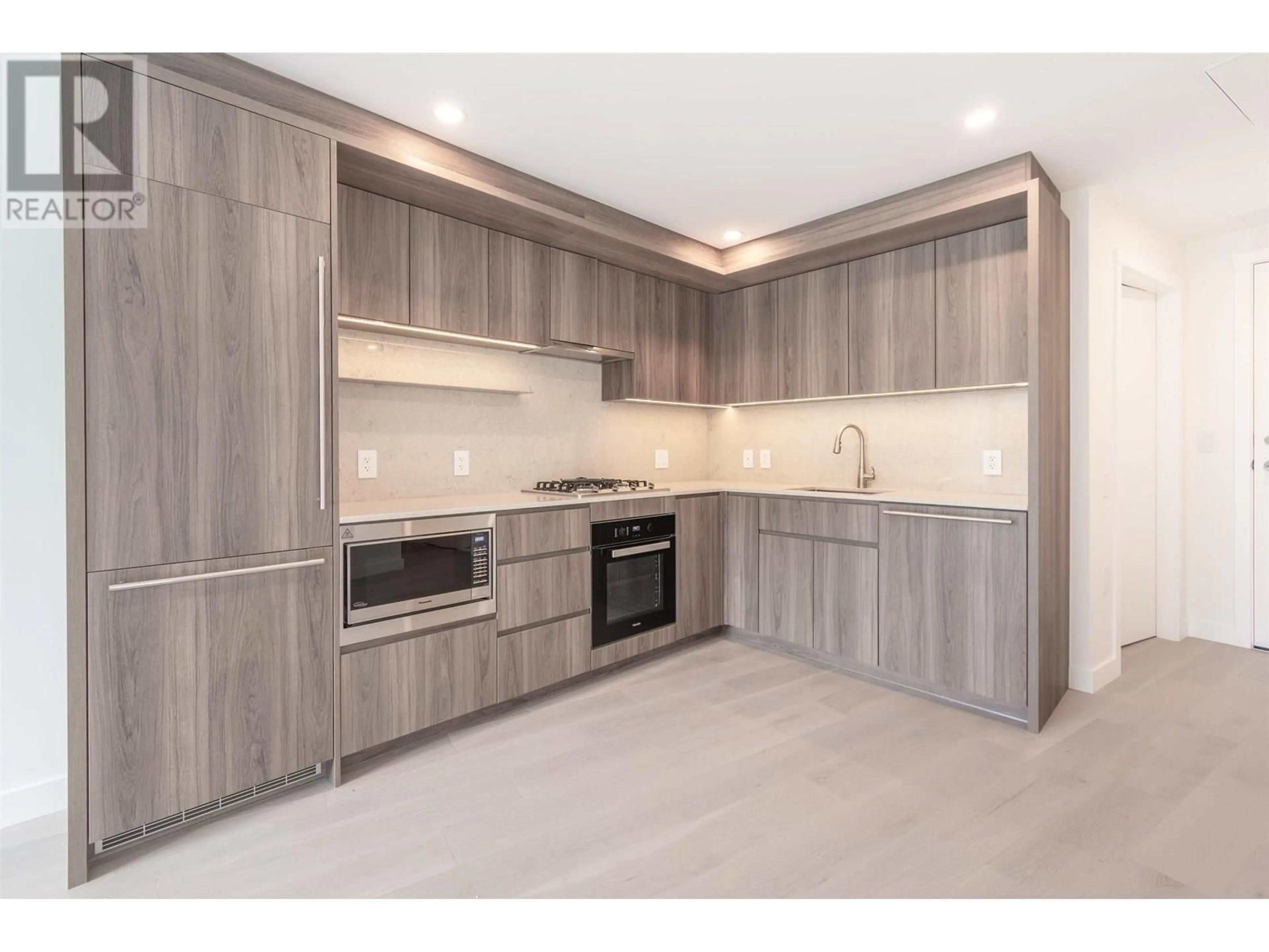 Standard kitchen, unknown for 213 - 5212 CAMBIE STREET, Vancouver British Columbia V5Z2Z7