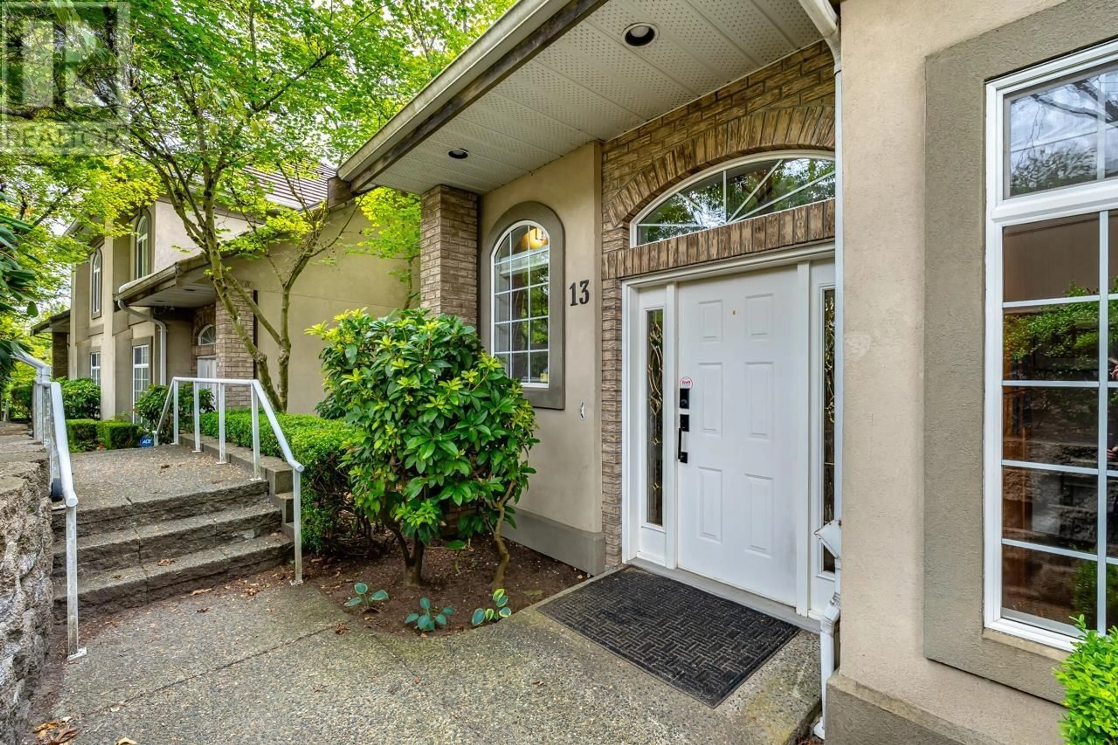 Indoor entryway for 13 - 915 FORT FRASER RISE, Port Coquitlam British Columbia V3C6K3