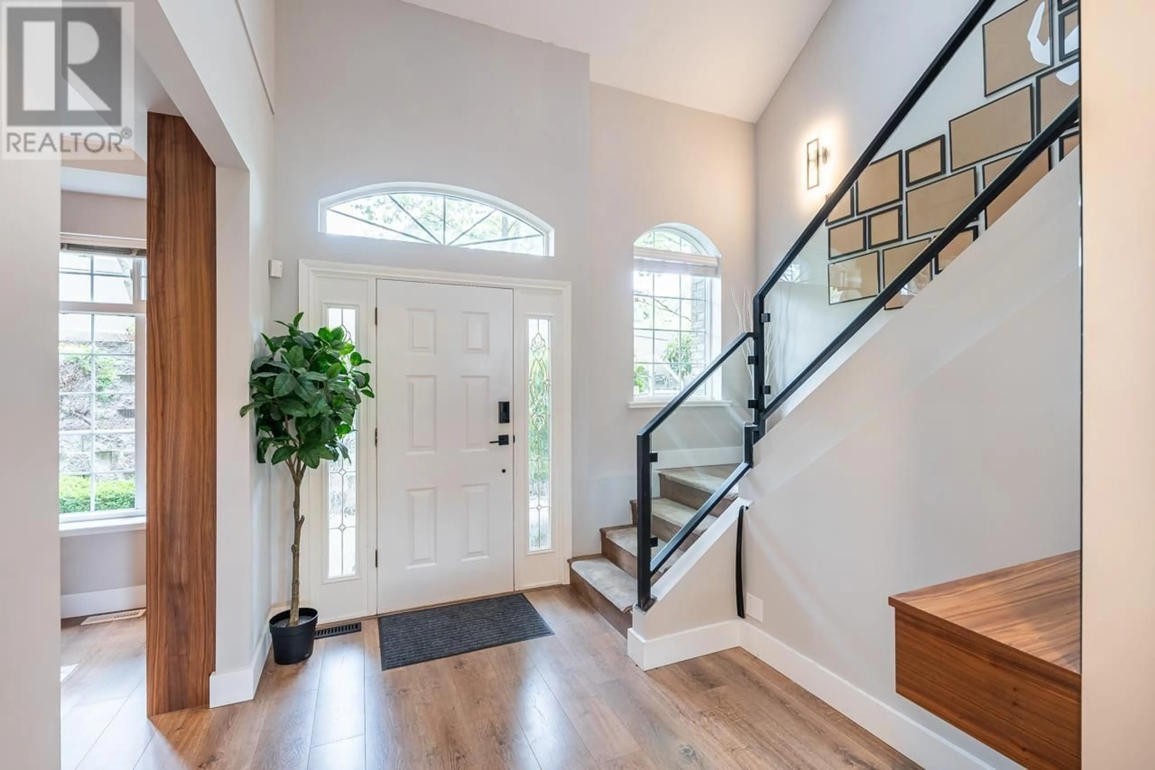 Indoor entryway for 13 - 915 FORT FRASER RISE, Port Coquitlam British Columbia V3C6K3
