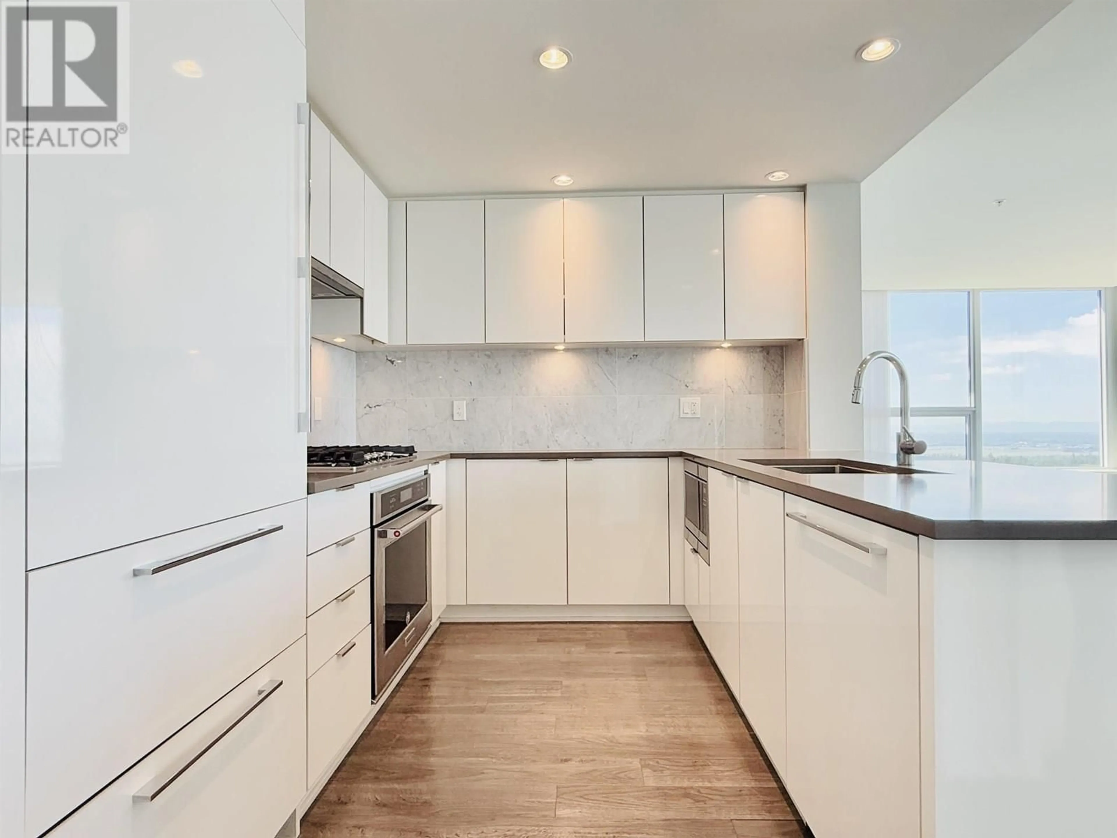 Unknown for 3906 - 5883 BARKER AVENUE, Burnaby British Columbia V5H0G4