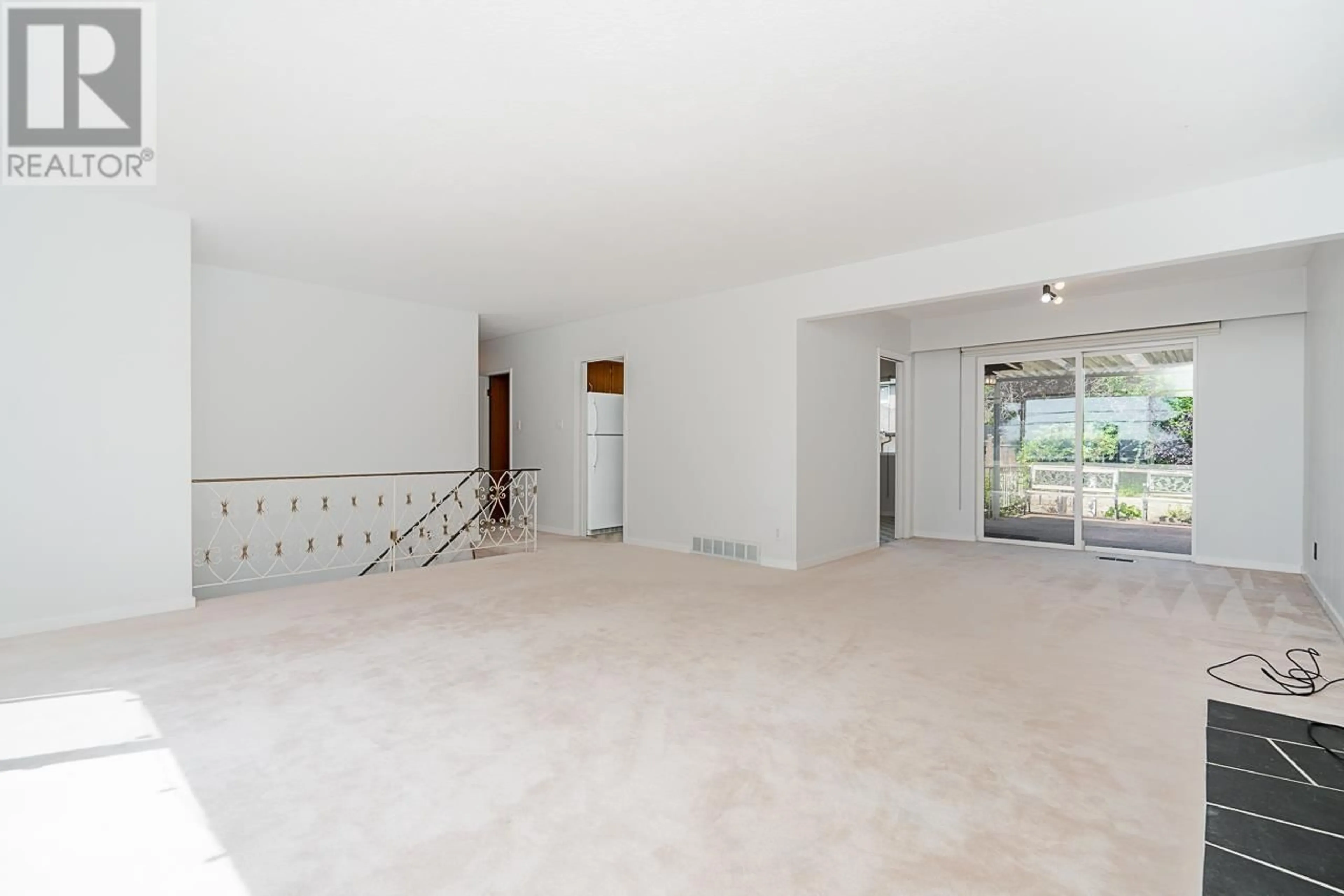 Indoor foyer for 663 SHAW AVENUE, Coquitlam British Columbia V3K2R7