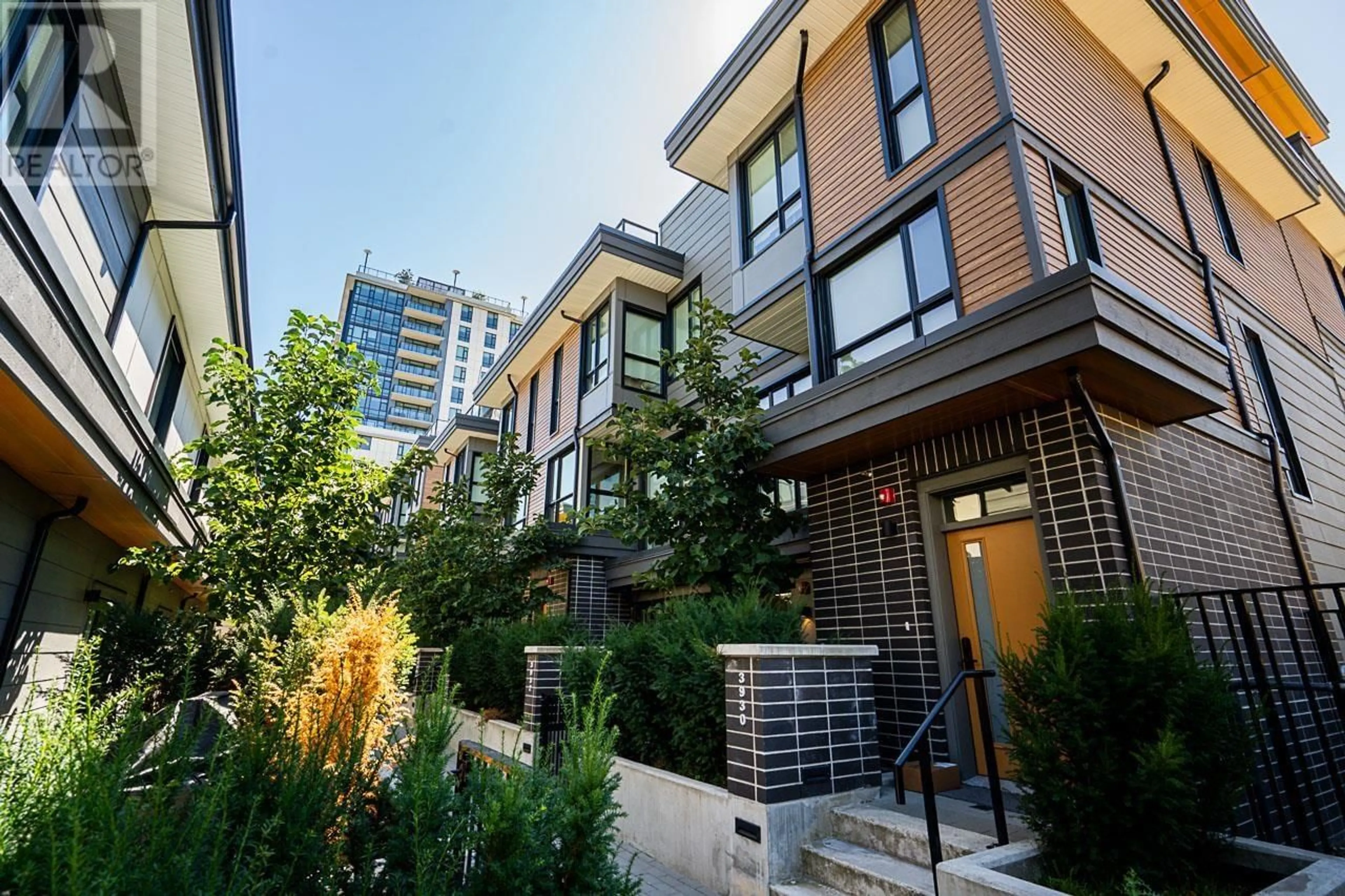 Patio, street for 3932 DUMFRIES STREET, Vancouver British Columbia V5N5R3