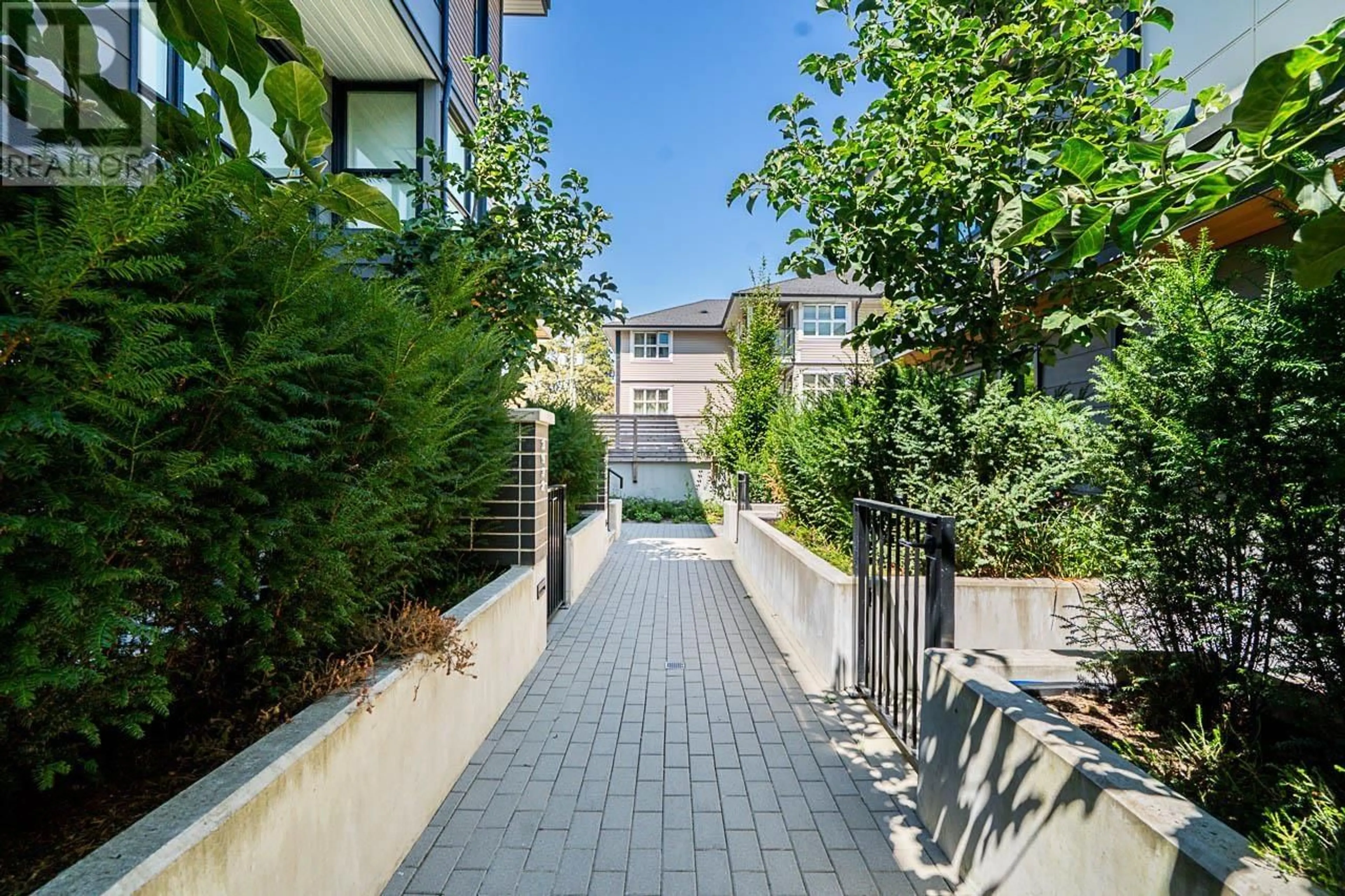 Patio, street for 3932 DUMFRIES STREET, Vancouver British Columbia V5N5R3