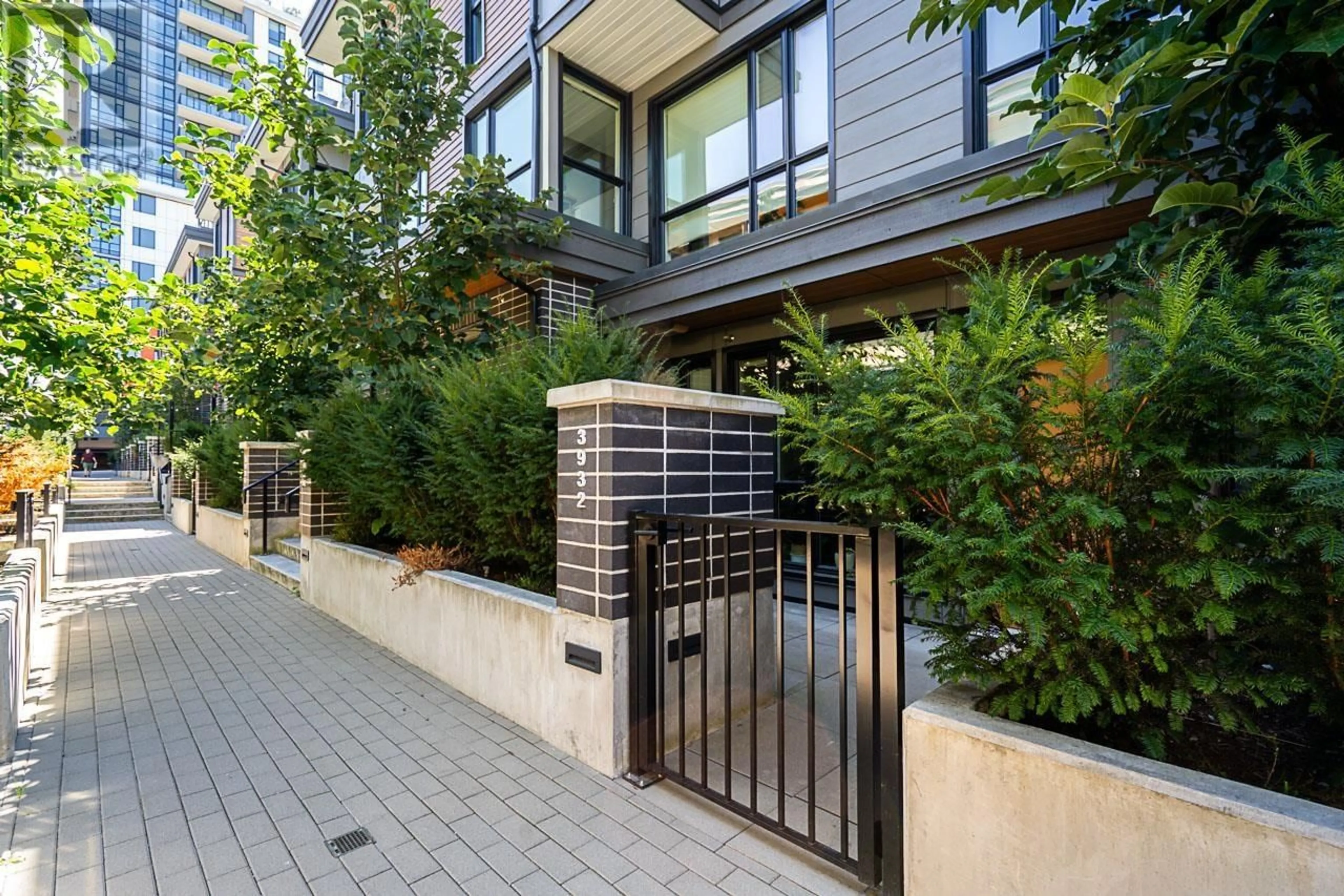Patio, street for 3932 DUMFRIES STREET, Vancouver British Columbia V5N5R3