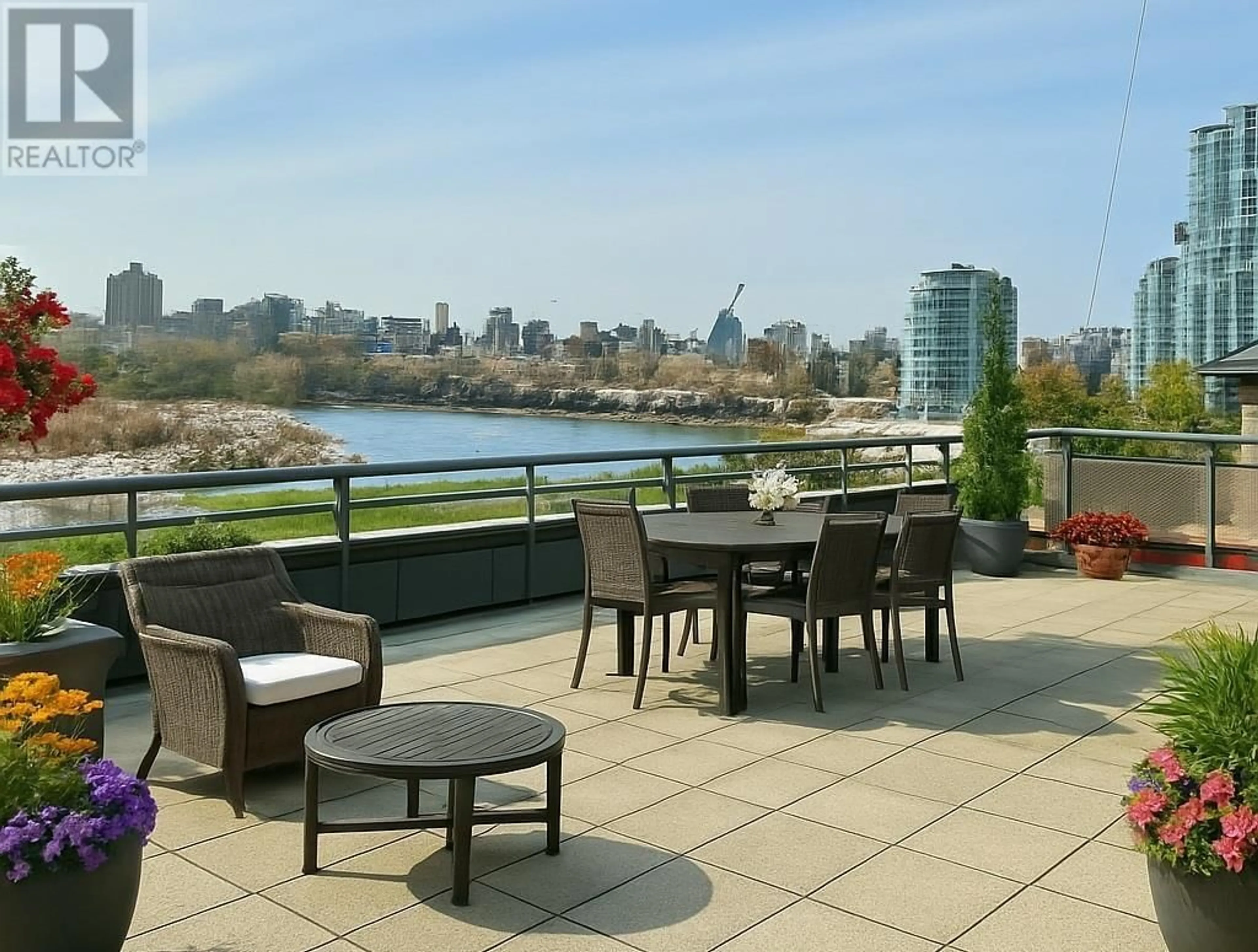 Patio, water/lake/river/ocean view for 706 - 289 DRAKE STREET, Vancouver British Columbia V6B5Z5