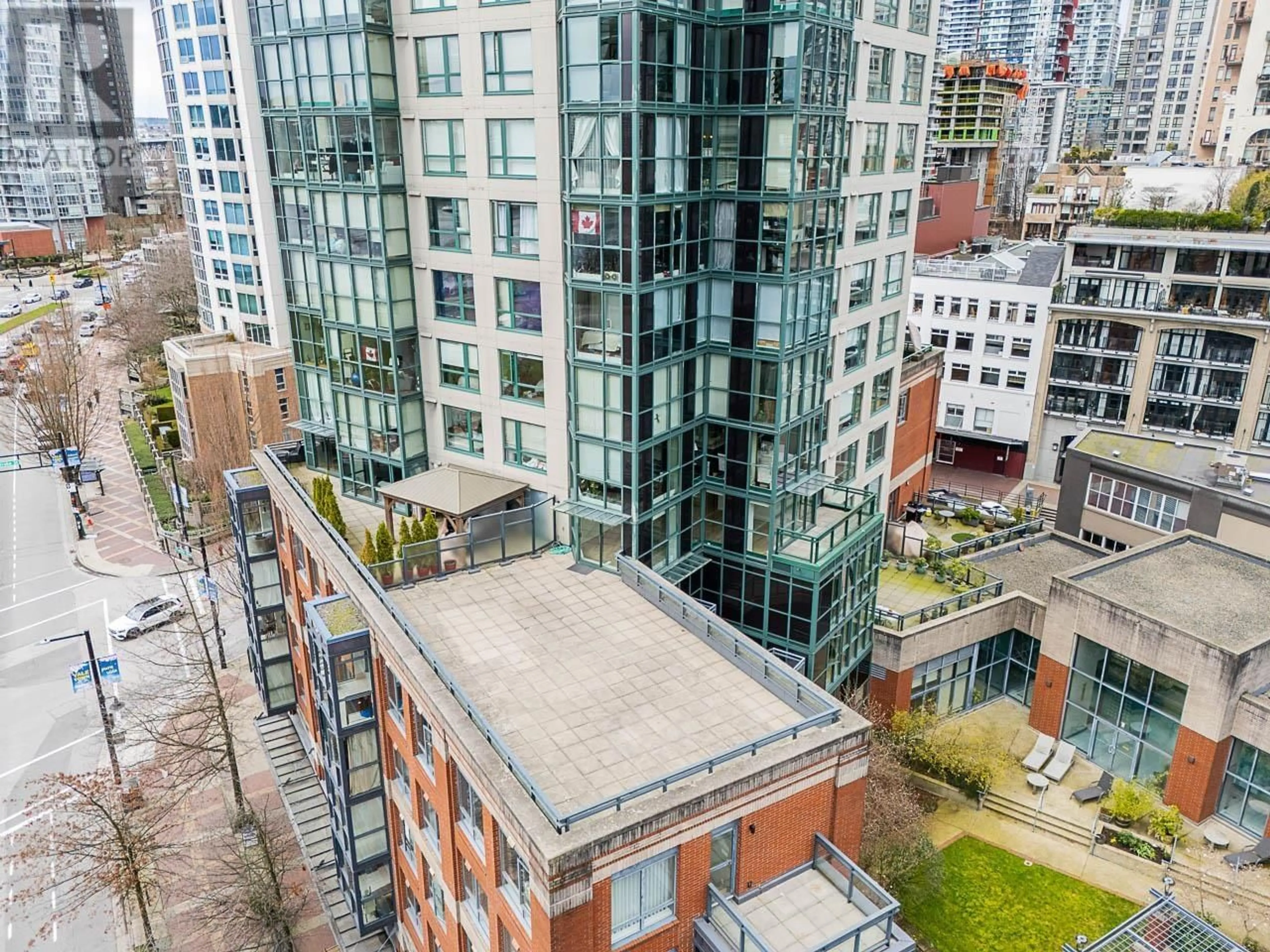 A pic from outside/outdoor area/front of a property/back of a property/a pic from drone, city buildings view from balcony for 706 - 289 DRAKE STREET, Vancouver British Columbia V6B5Z5