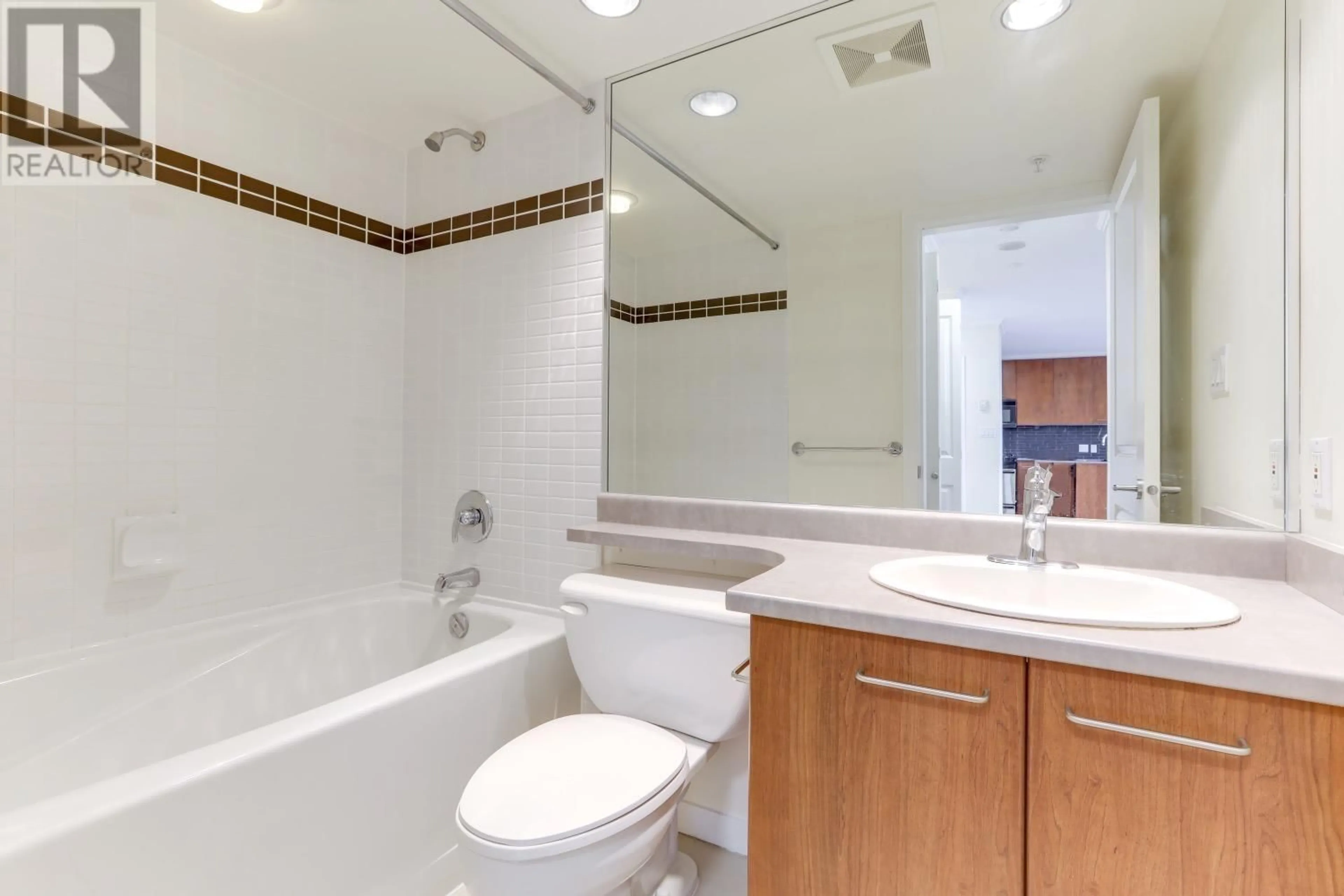Standard bathroom, unknown for 117 - 8480 GRANVILLE AVENUE, Richmond British Columbia V6Y4E8