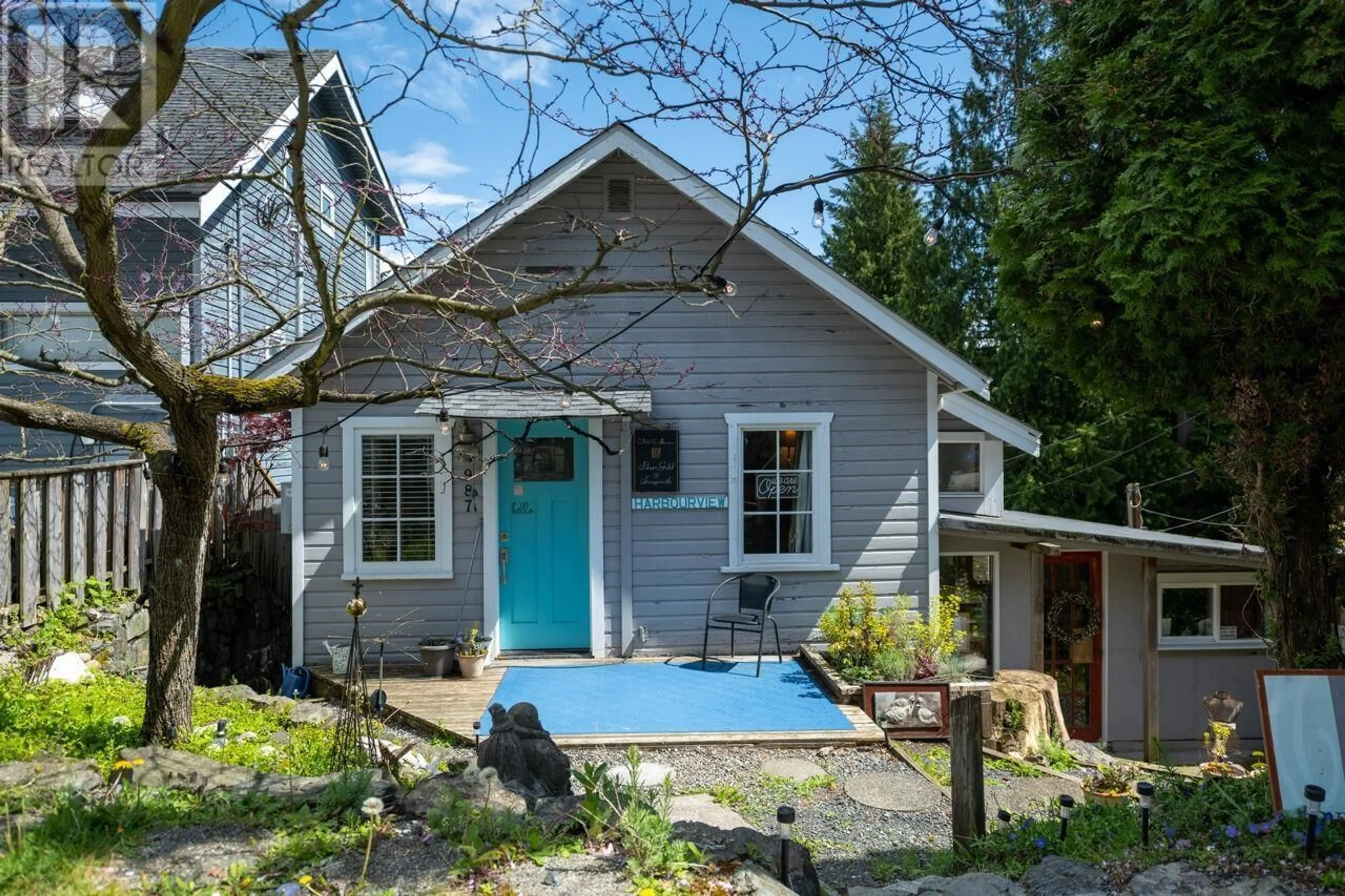 Home with vinyl exterior material, street for 987 DORMAN ROAD, Bowen Island British Columbia V0N1G1