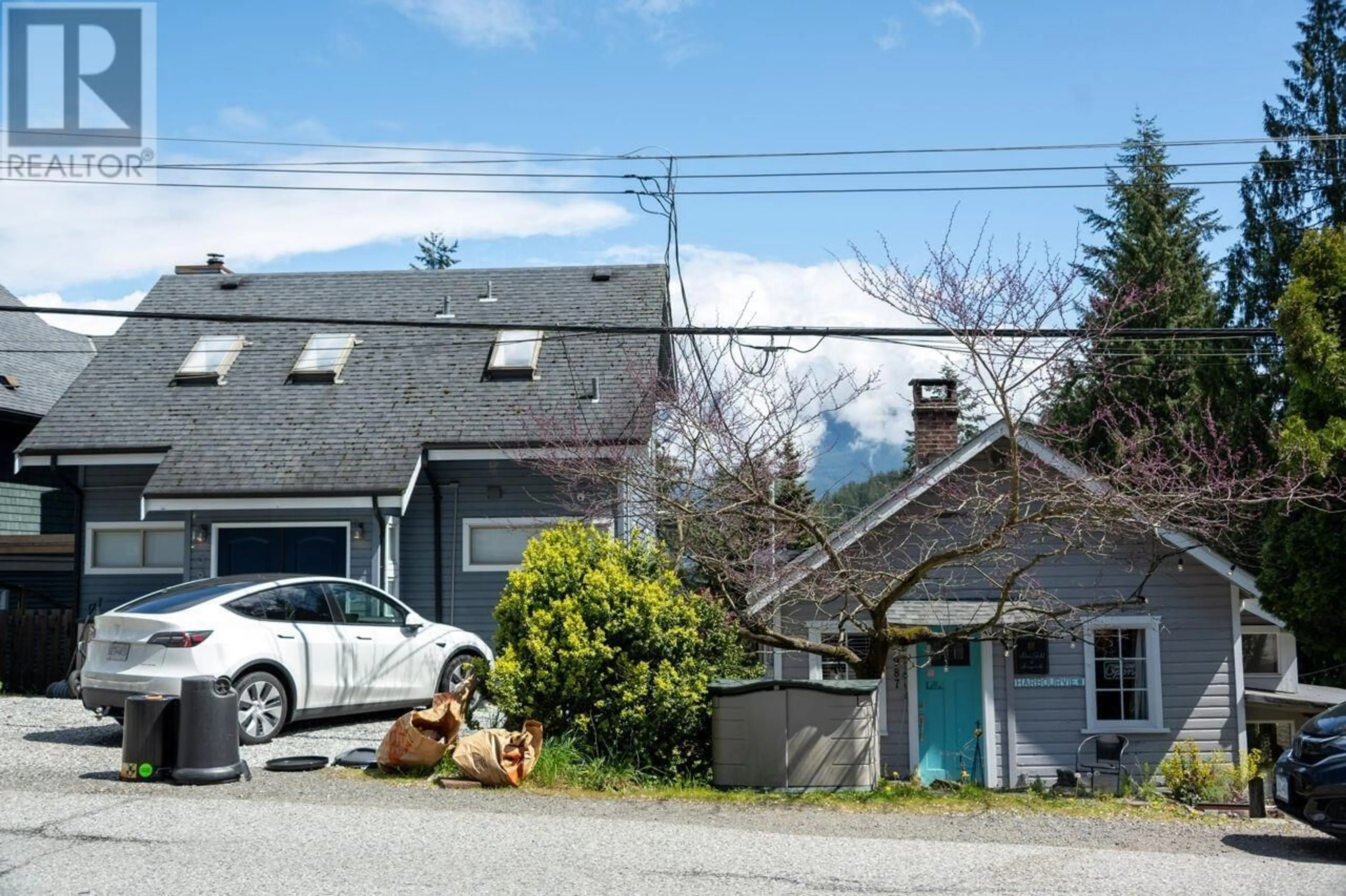 A pic from outside/outdoor area/front of a property/back of a property/a pic from drone, street for 987 DORMAN ROAD, Bowen Island British Columbia V0N1G1