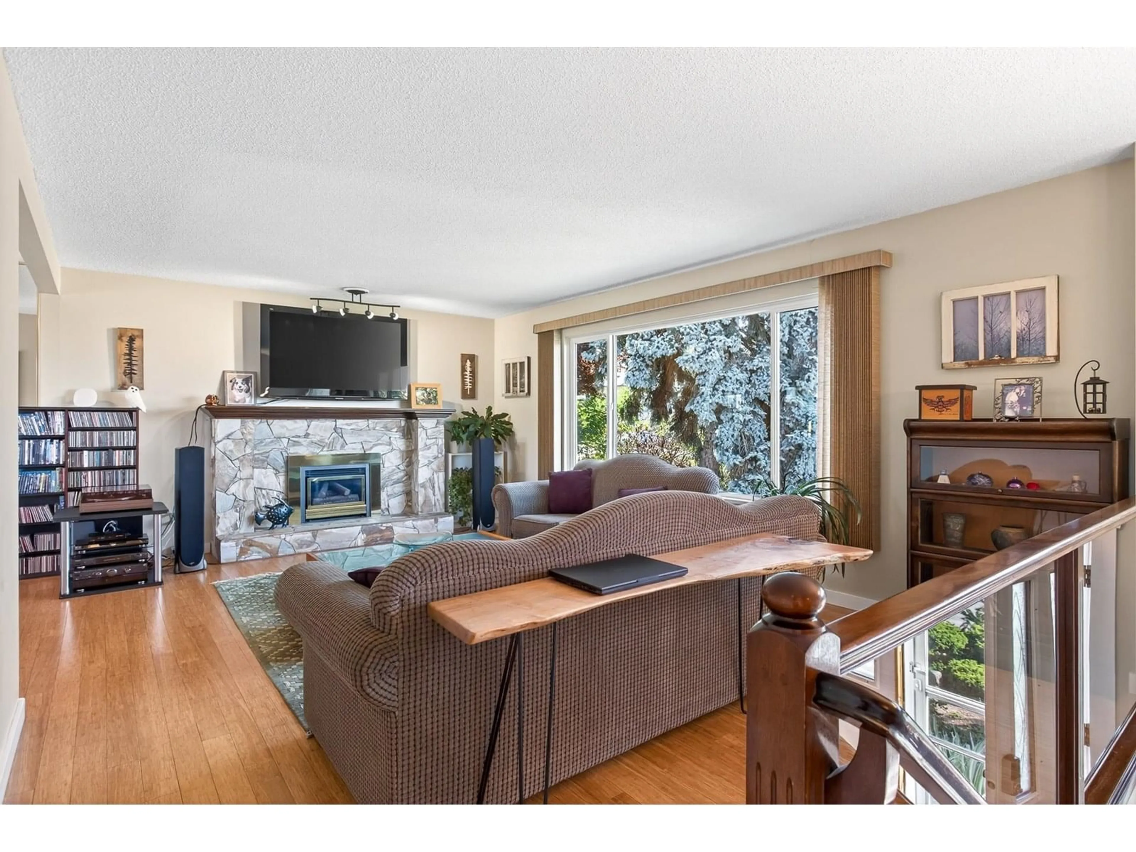 Living room with furniture, wood/laminate floor for 10631 HERMOSA, Delta British Columbia V4C6S8