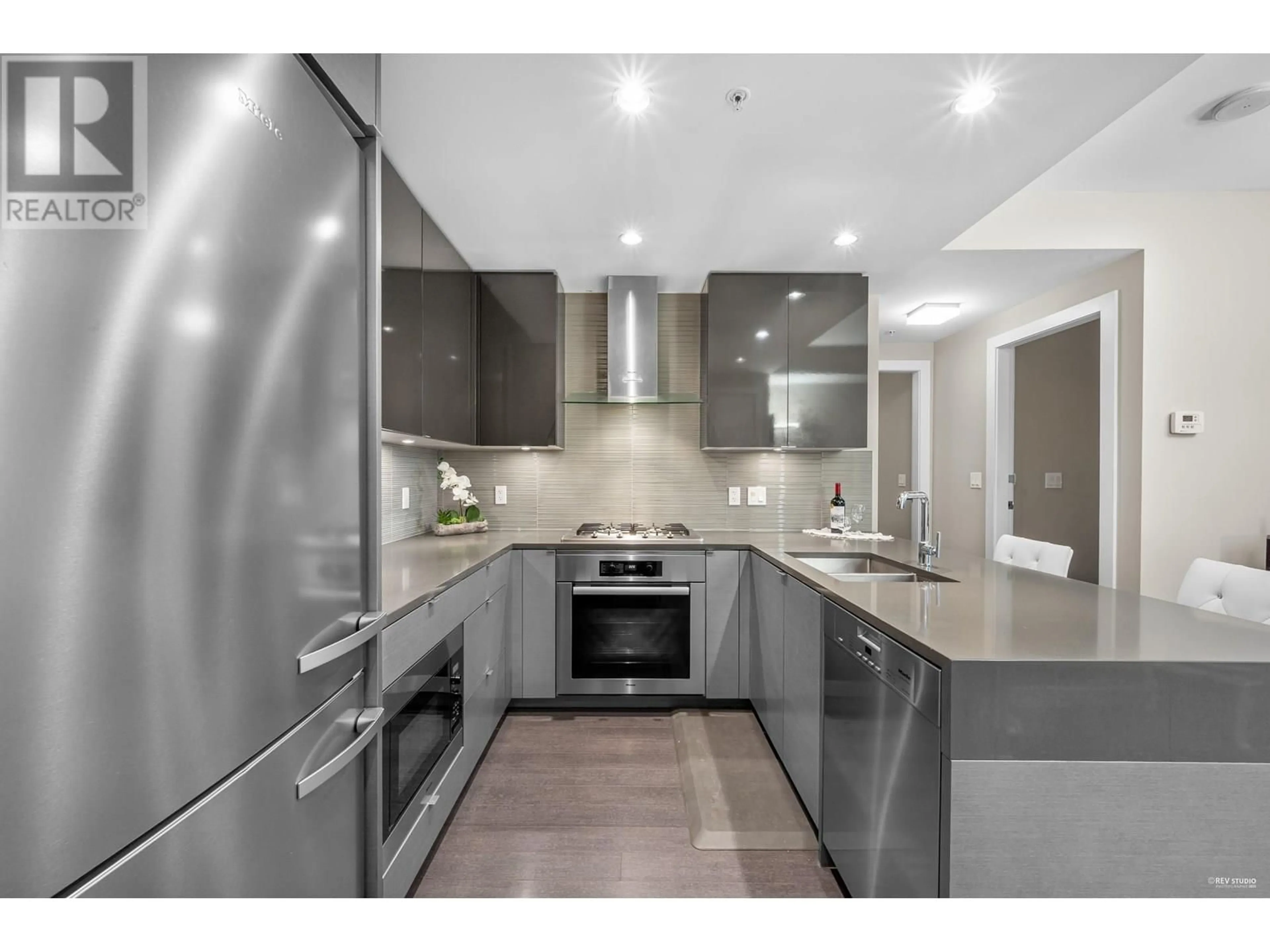 Contemporary kitchen, ceramic/tile floor for 3106 - 4508 HAZEL STREET, Burnaby British Columbia V5H0E4