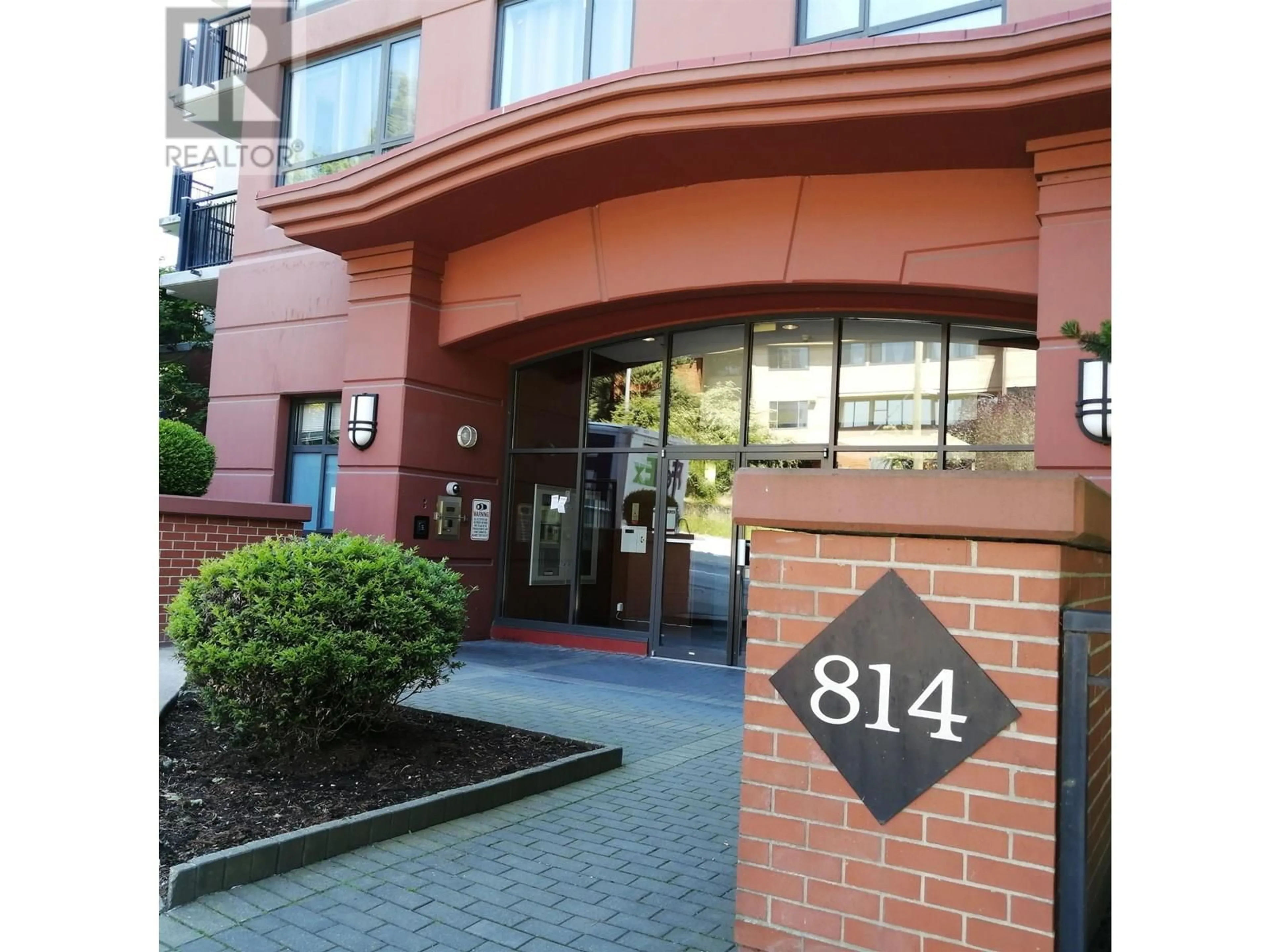 Indoor foyer for 708 - 814 ROYAL AVENUE, New Westminster British Columbia V3M1J9
