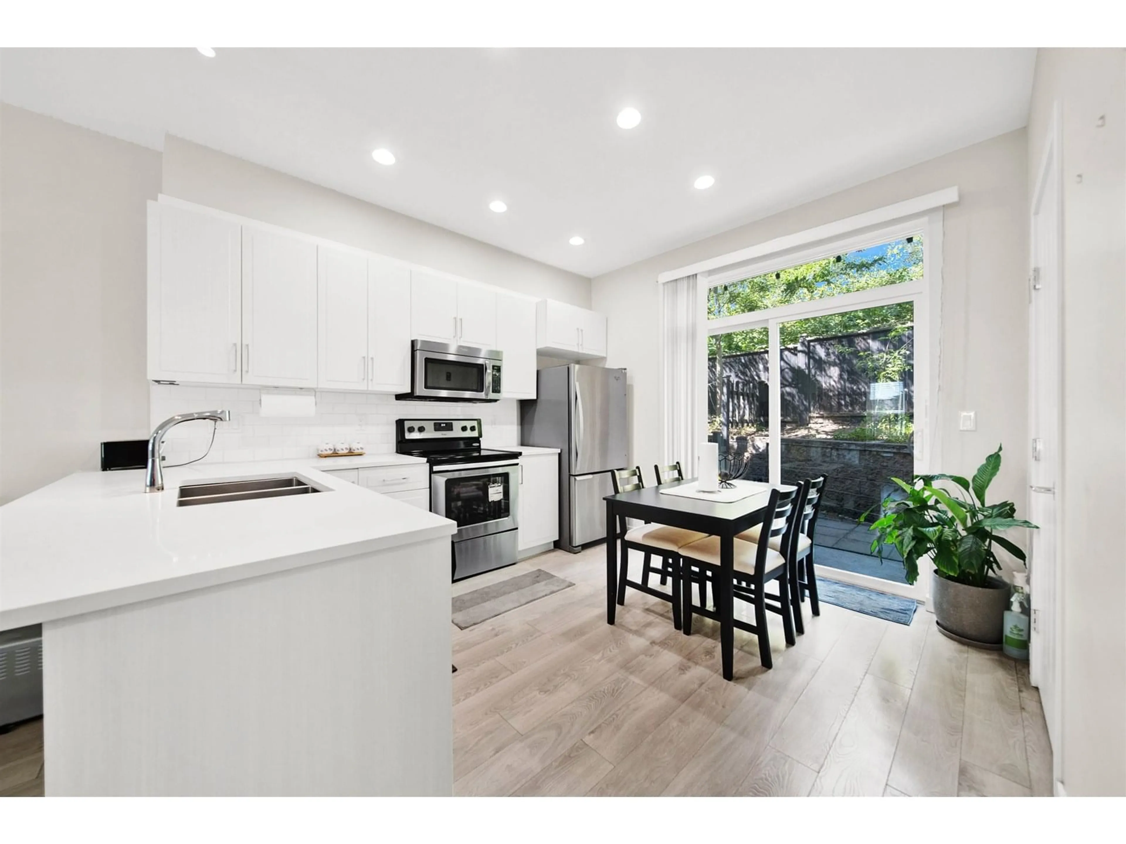Open concept kitchen, unknown for 79 - 14555 68, Surrey British Columbia V3S2A8