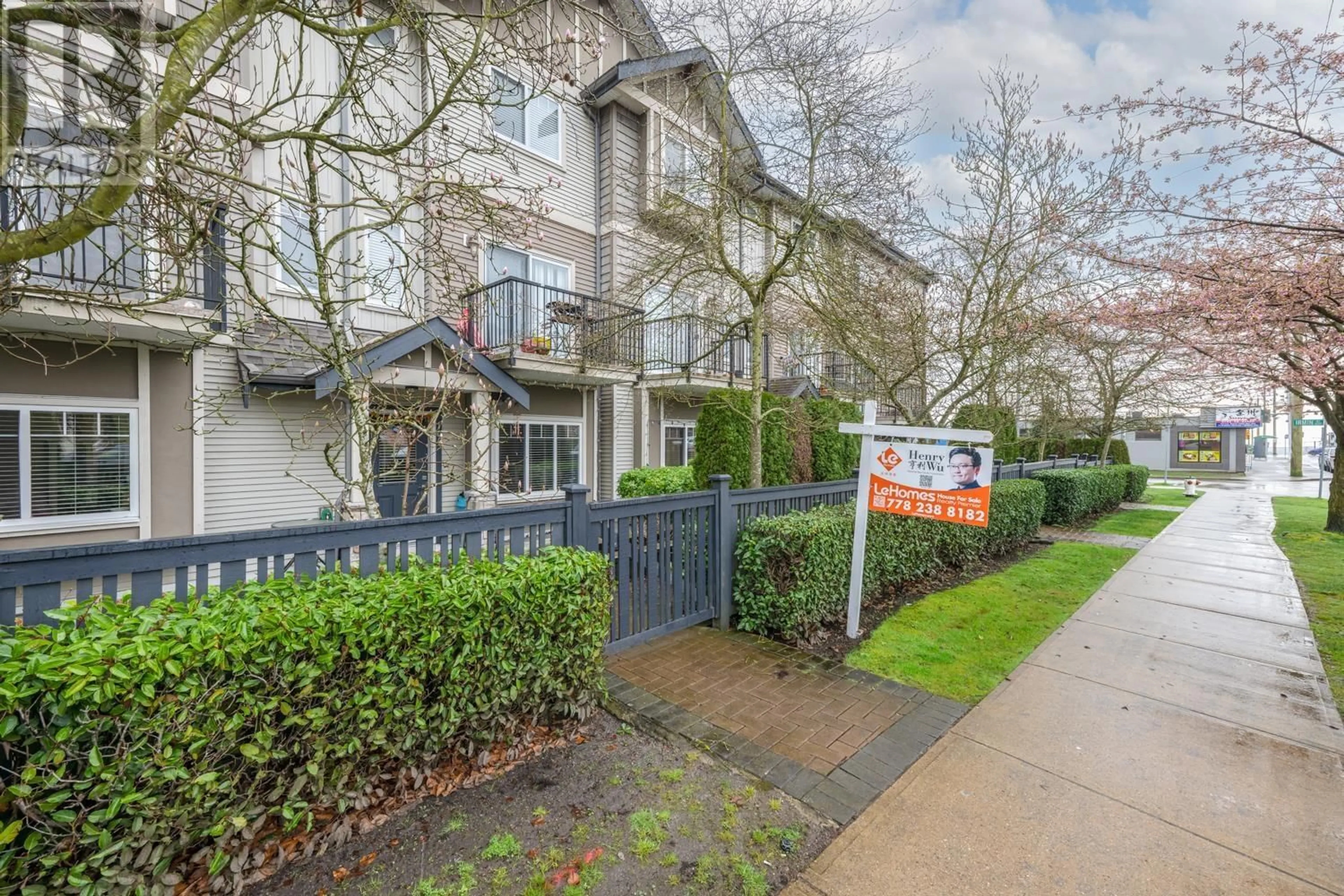 Unknown for 104 - 5211 IRMIN STREET, Burnaby British Columbia V5J0C9