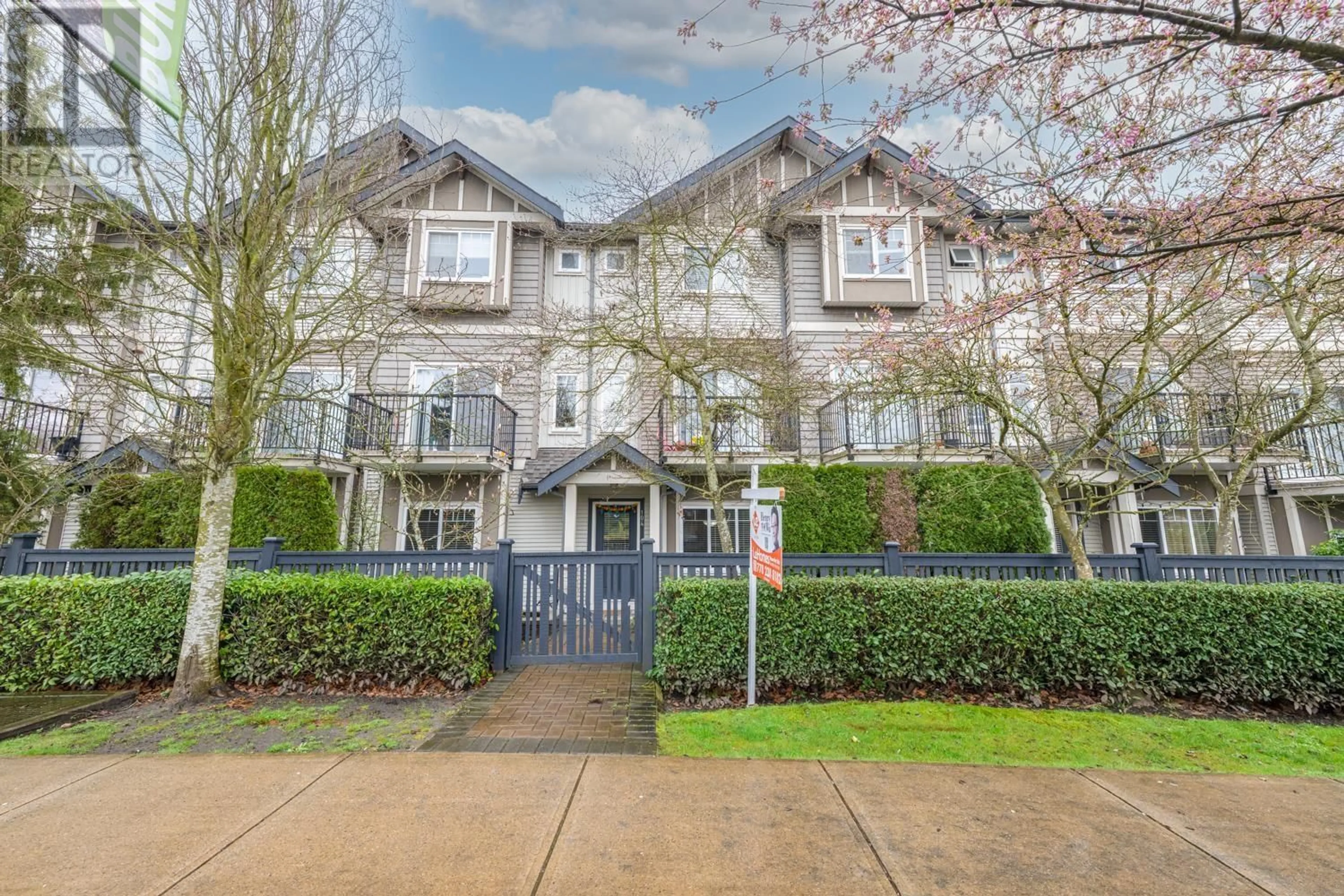 Unknown for 104 - 5211 IRMIN STREET, Burnaby British Columbia V5J0C9