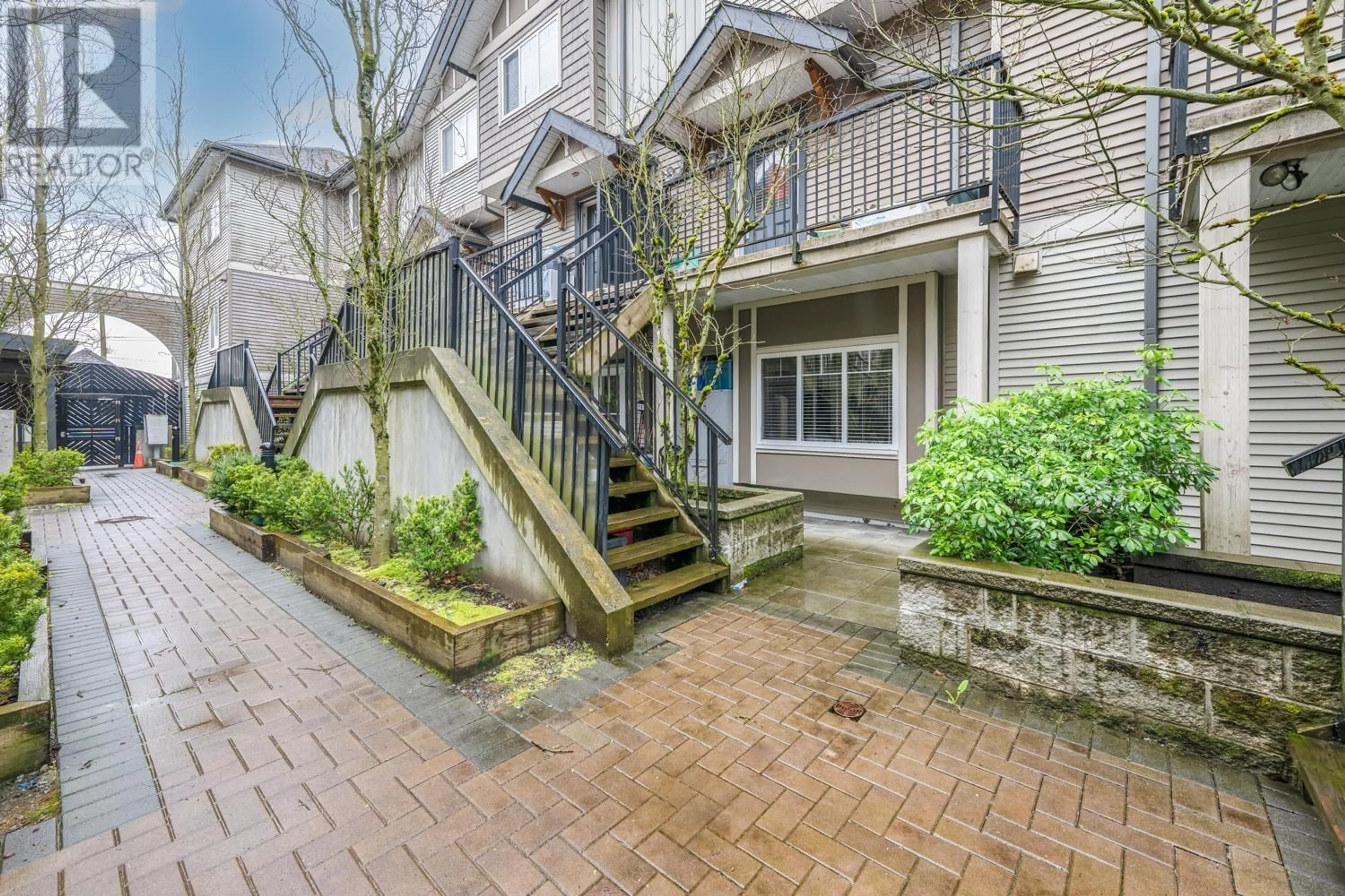 Patio, street for 104 - 5211 IRMIN STREET, Burnaby British Columbia V5J0C9