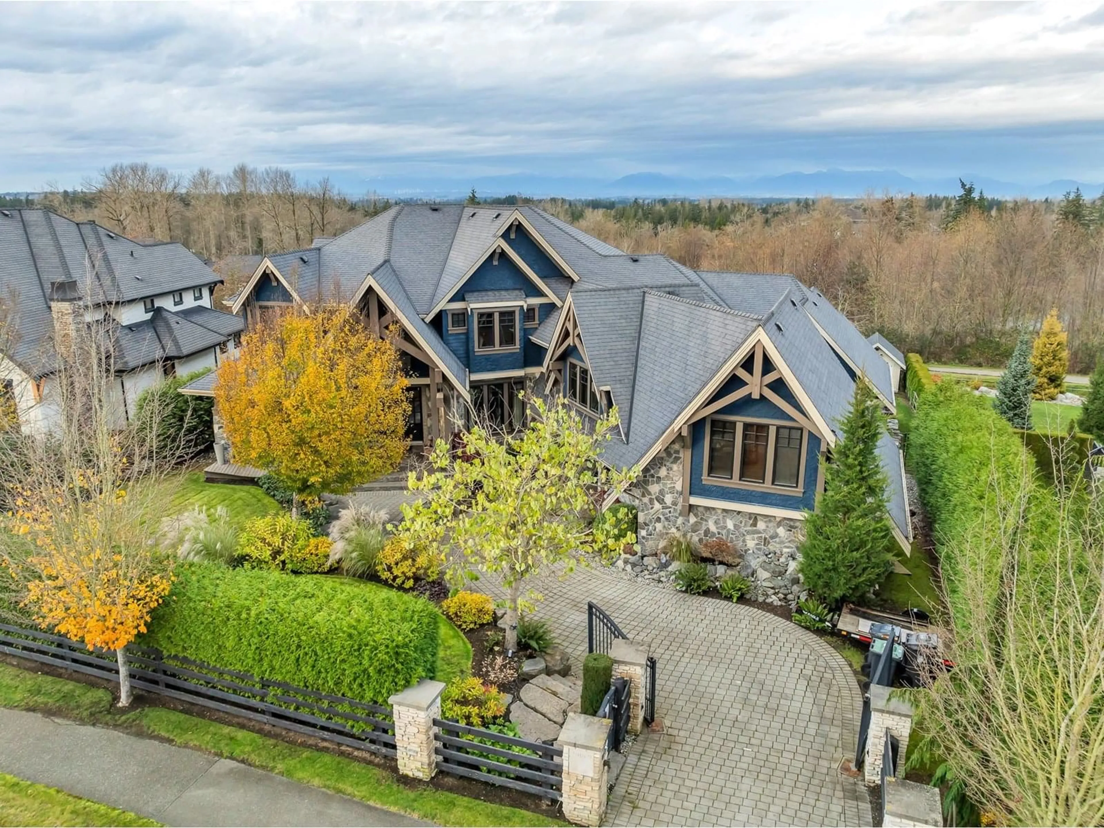 A pic from outside/outdoor area/front of a property/back of a property/a pic from drone, unknown for 20069 2, Langley British Columbia V2Z0A3