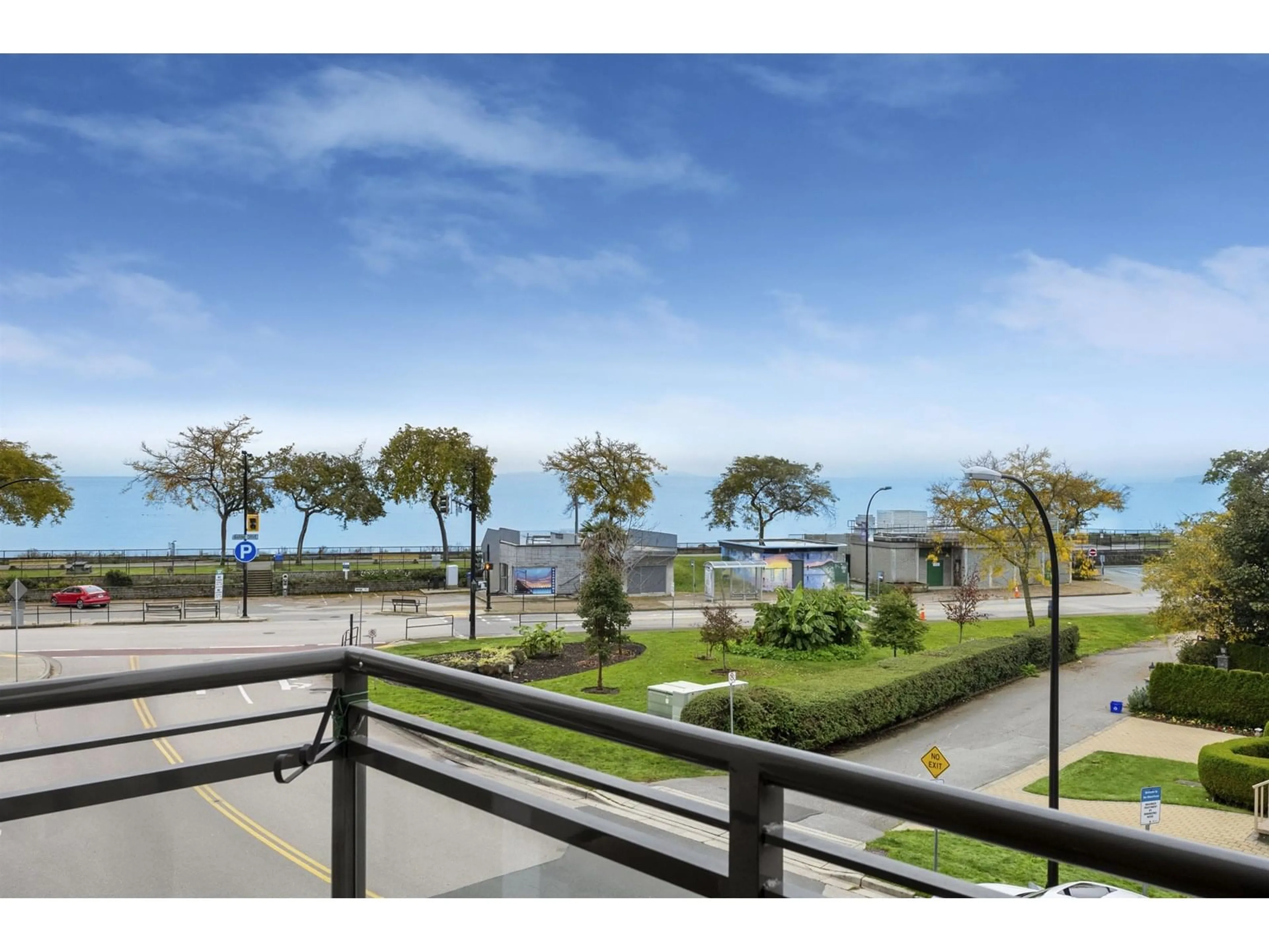 Patio, water/lake/river/ocean view for 303 - 1160 OXFORD, White Rock British Columbia V4B0B3