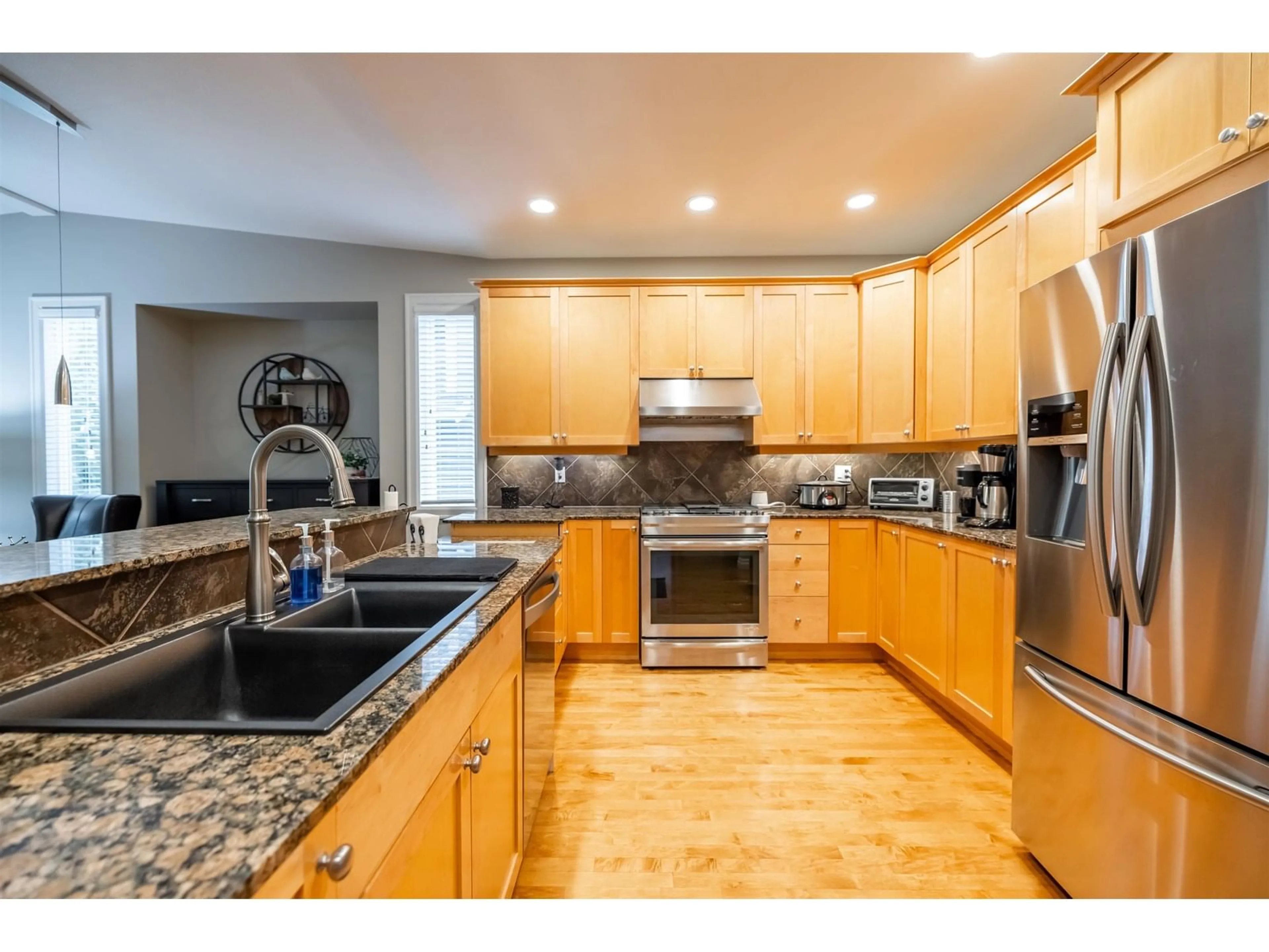 Open concept kitchen, unknown for 20426 67A, Langley British Columbia V2Y2X5