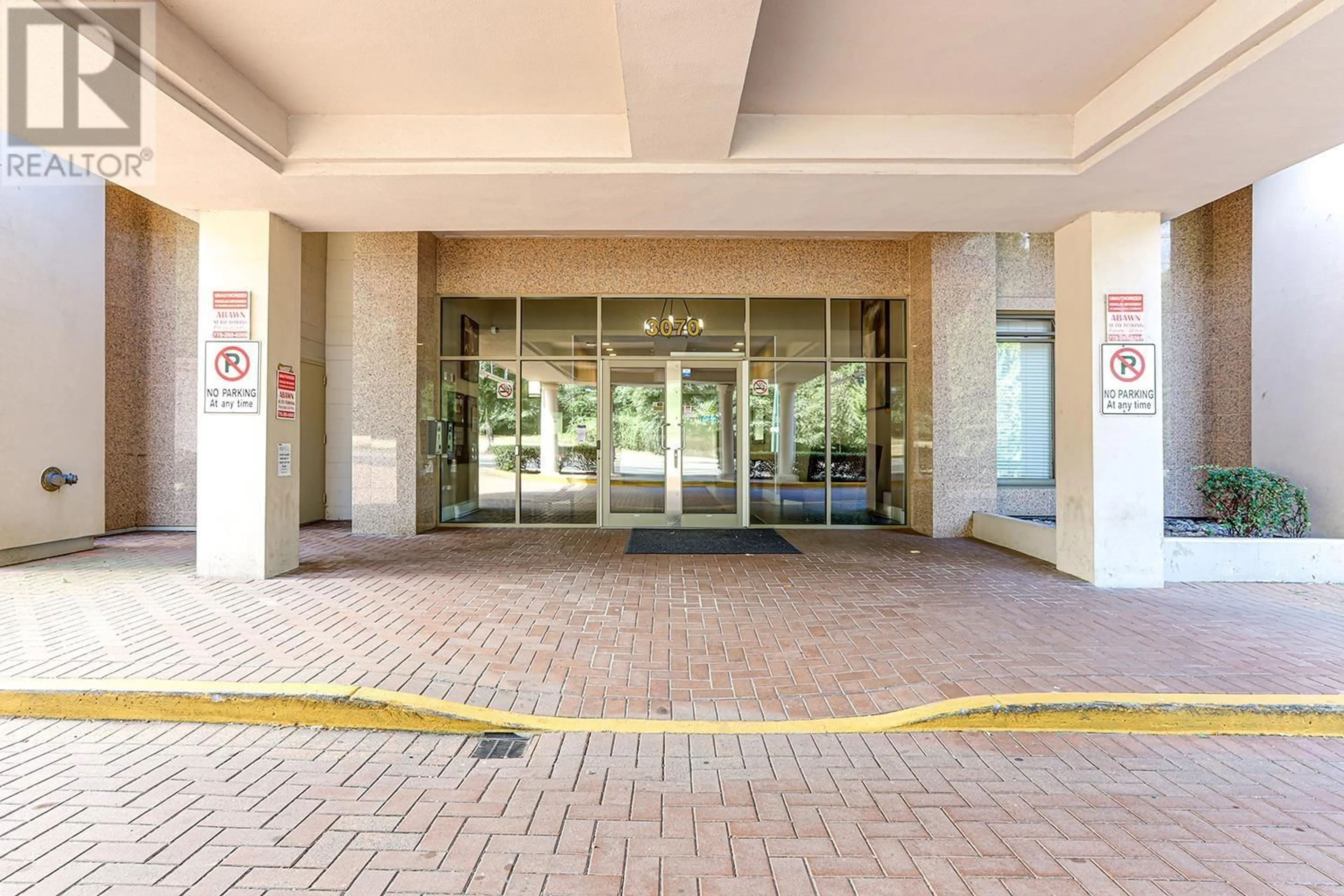 Indoor foyer for 1102 - 3070 GUILDFORD WAY, Coquitlam British Columbia V3B7R8