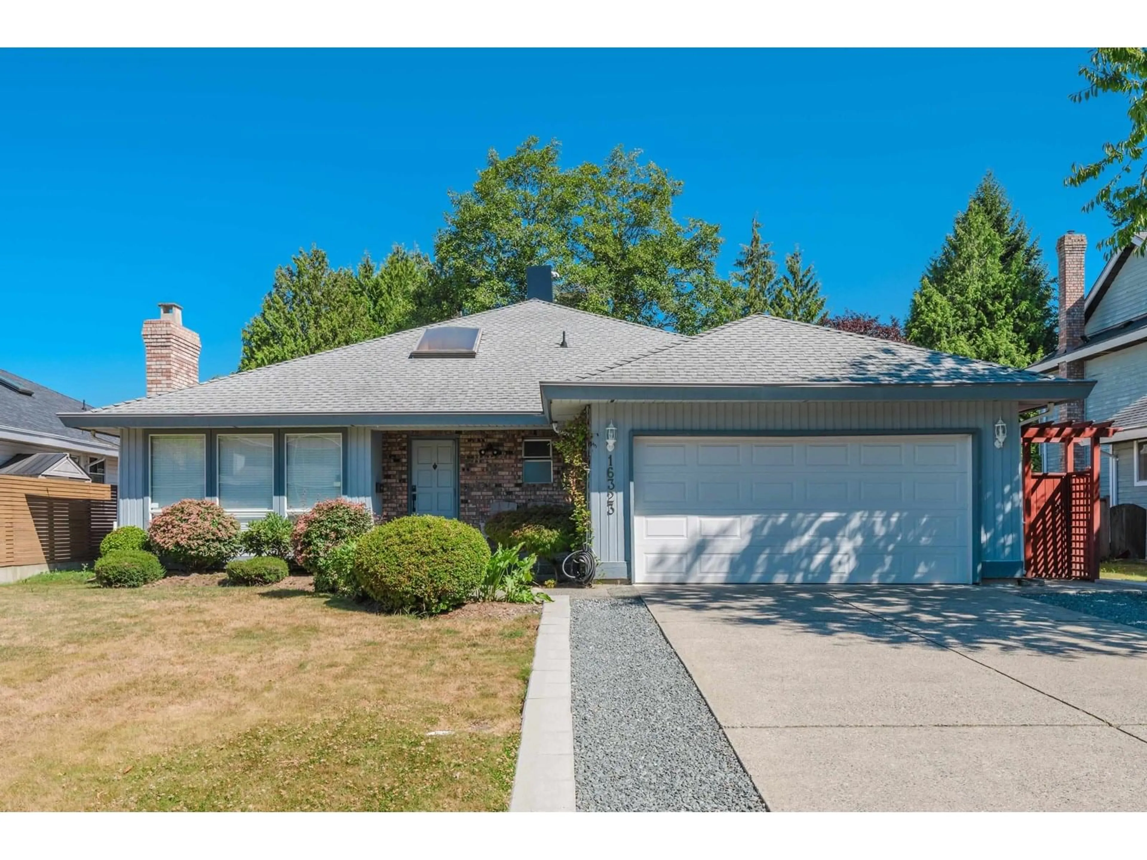 Home with vinyl exterior material, street for 16323 MIDDLEGLEN, Surrey British Columbia V4N1X4