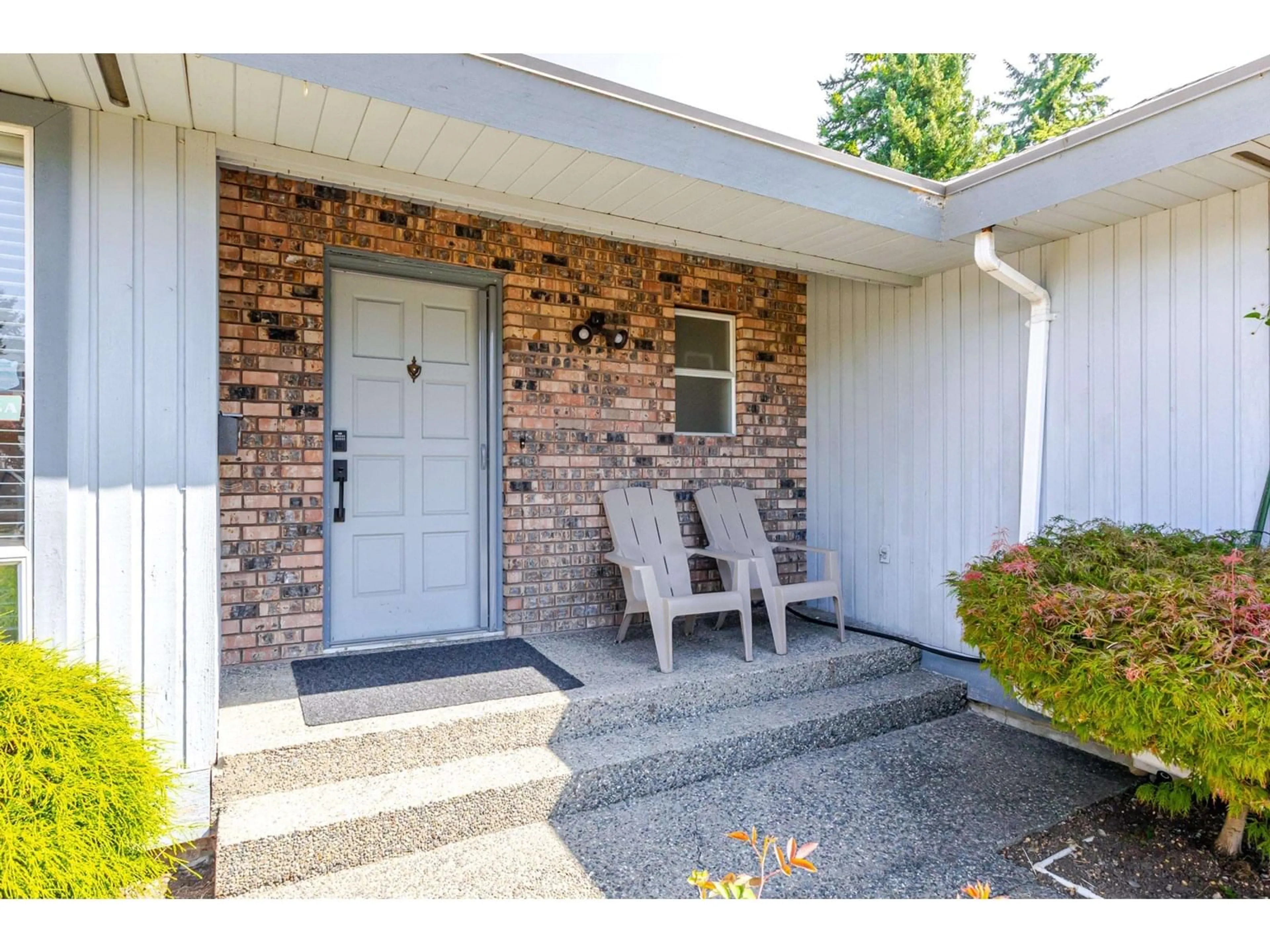 Unknown for 16323 MIDDLEGLEN, Surrey British Columbia V4N1X4