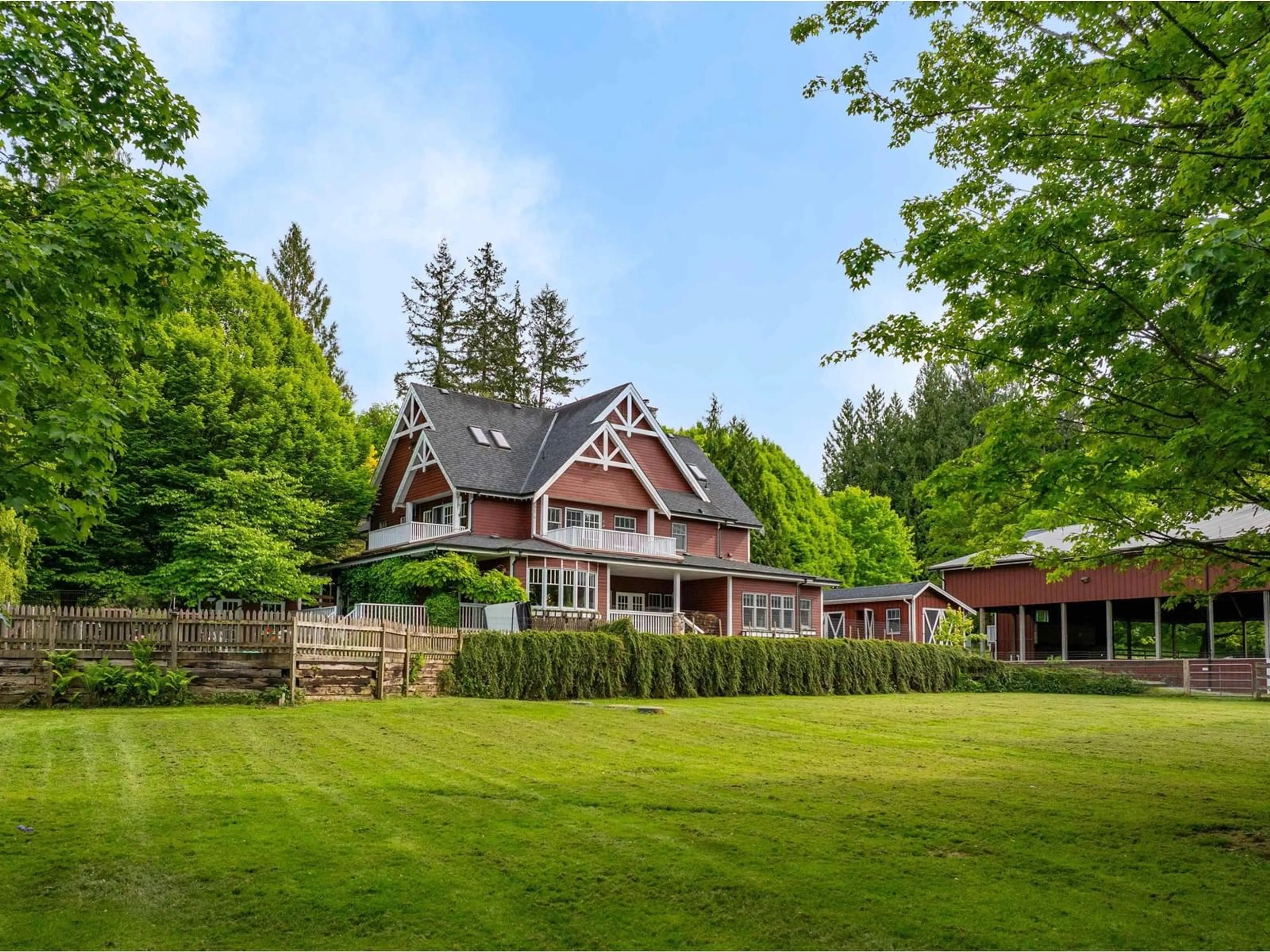 A pic from outside/outdoor area/front of a property/back of a property/a pic from drone, mountain view for 25769 82, Langley British Columbia V1M2M8