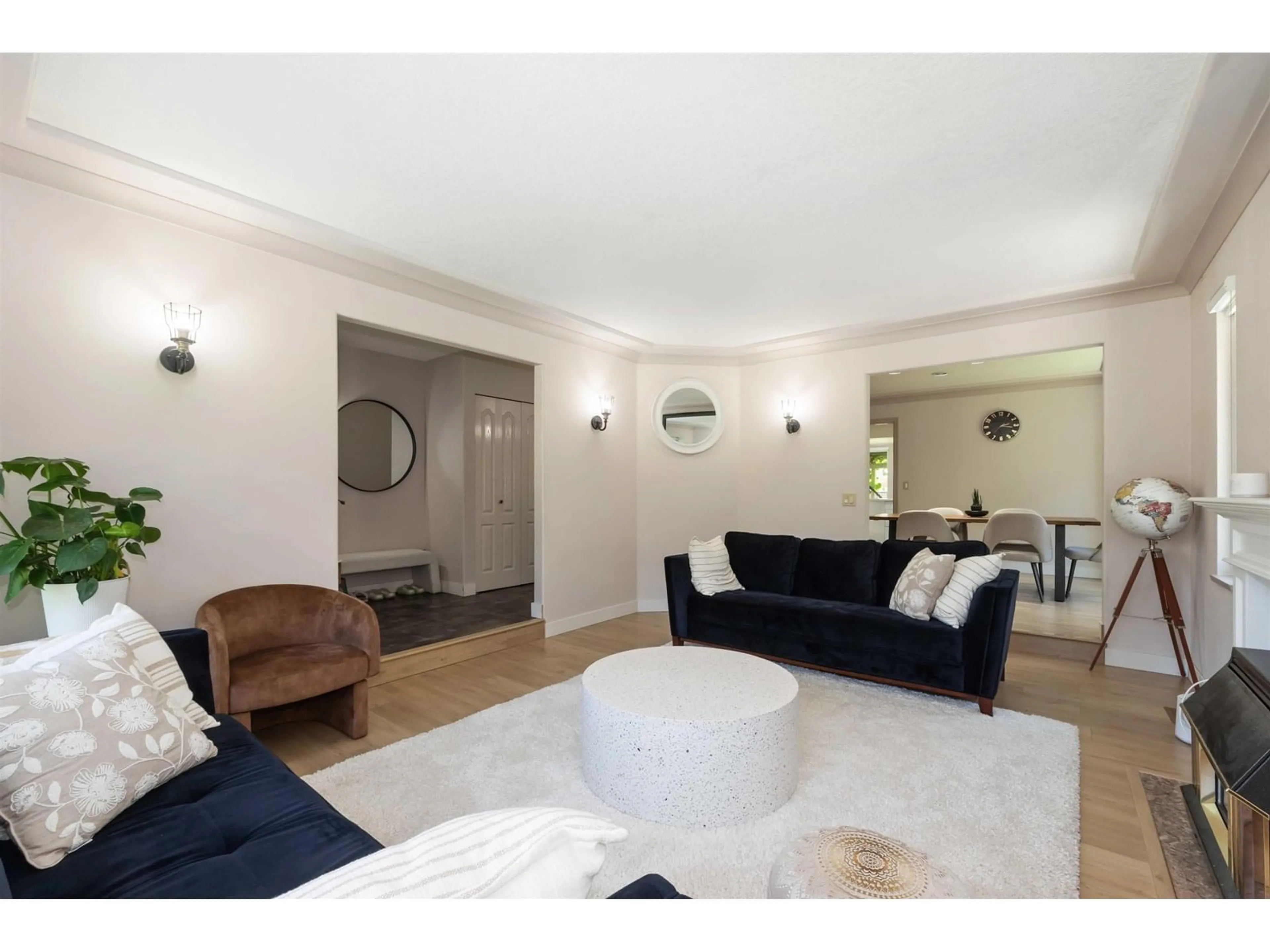 Living room with furniture, unknown for 14818 21A, Surrey British Columbia V4A8L6
