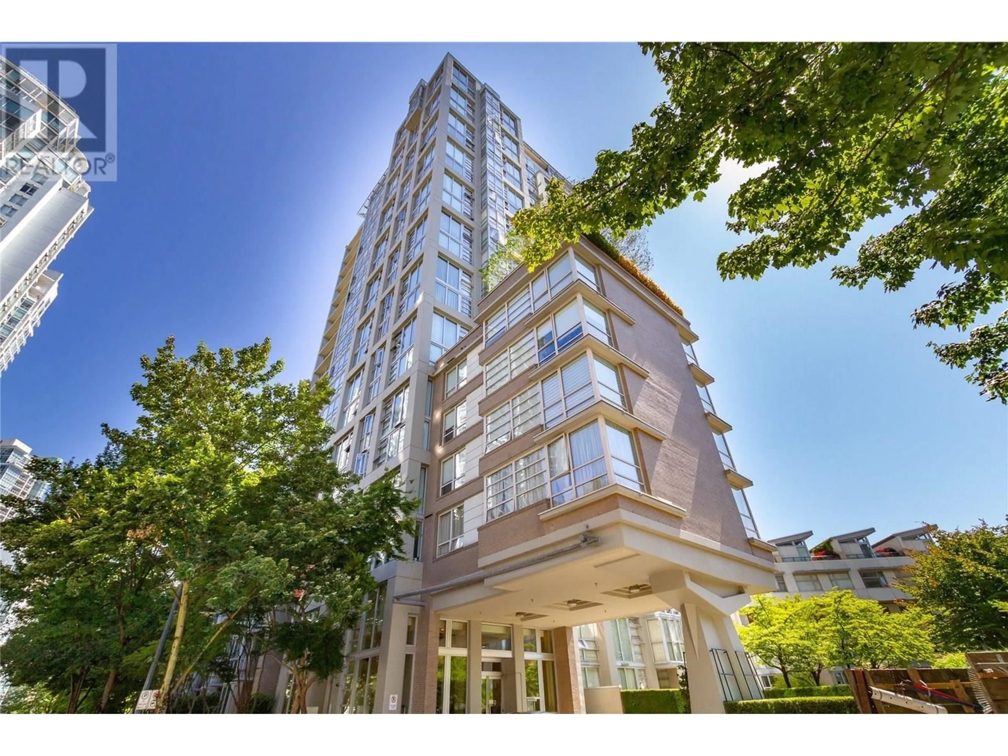 Indoor foyer for 610 - 1228 MARINASIDE CRESCENT, Vancouver British Columbia V6Z2W4