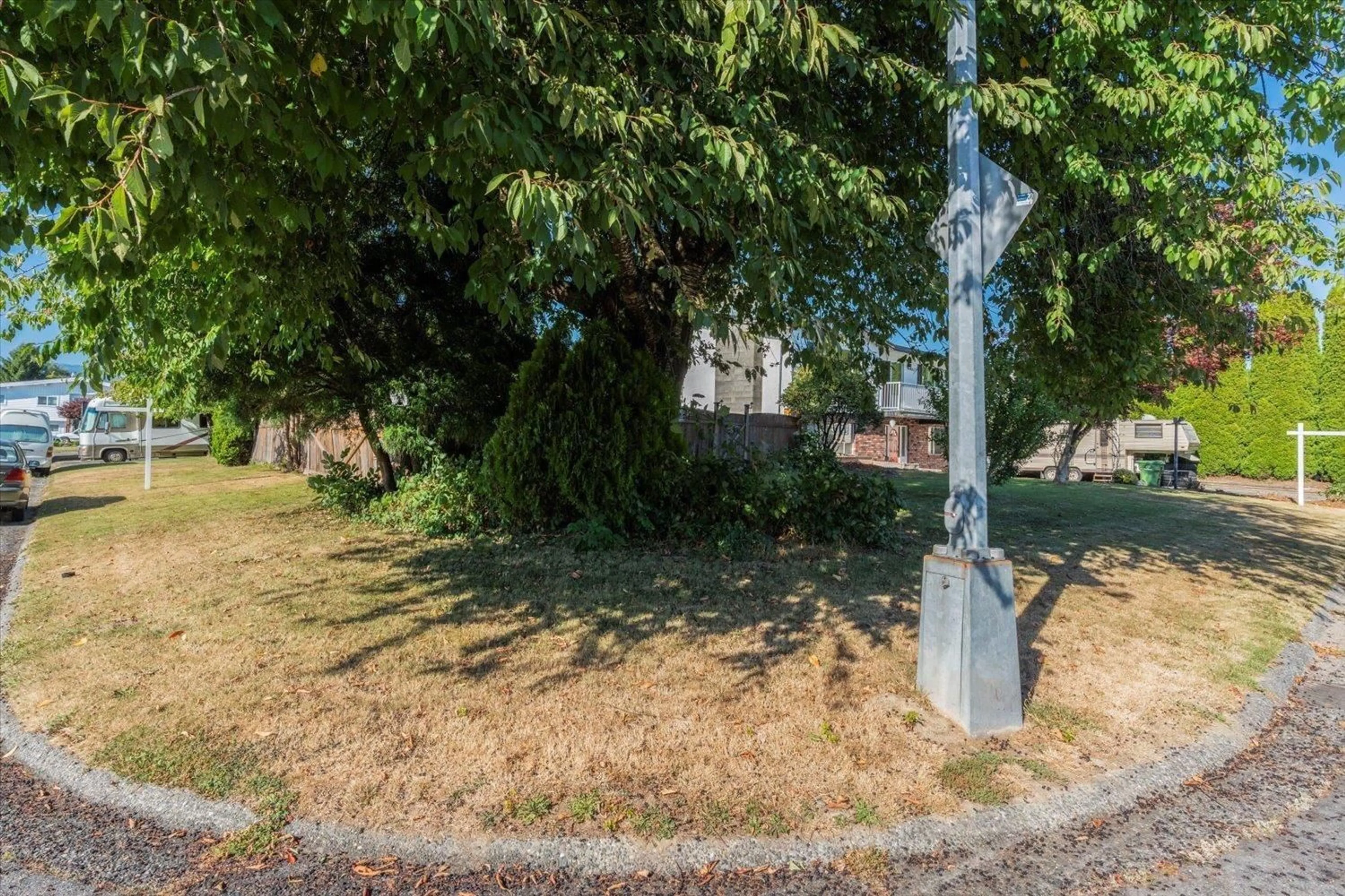 A pic from outside/outdoor area/front of a property/back of a property/a pic from drone, street for 46625 ELGIN DRIVE, Chilliwack British Columbia V2P6T2