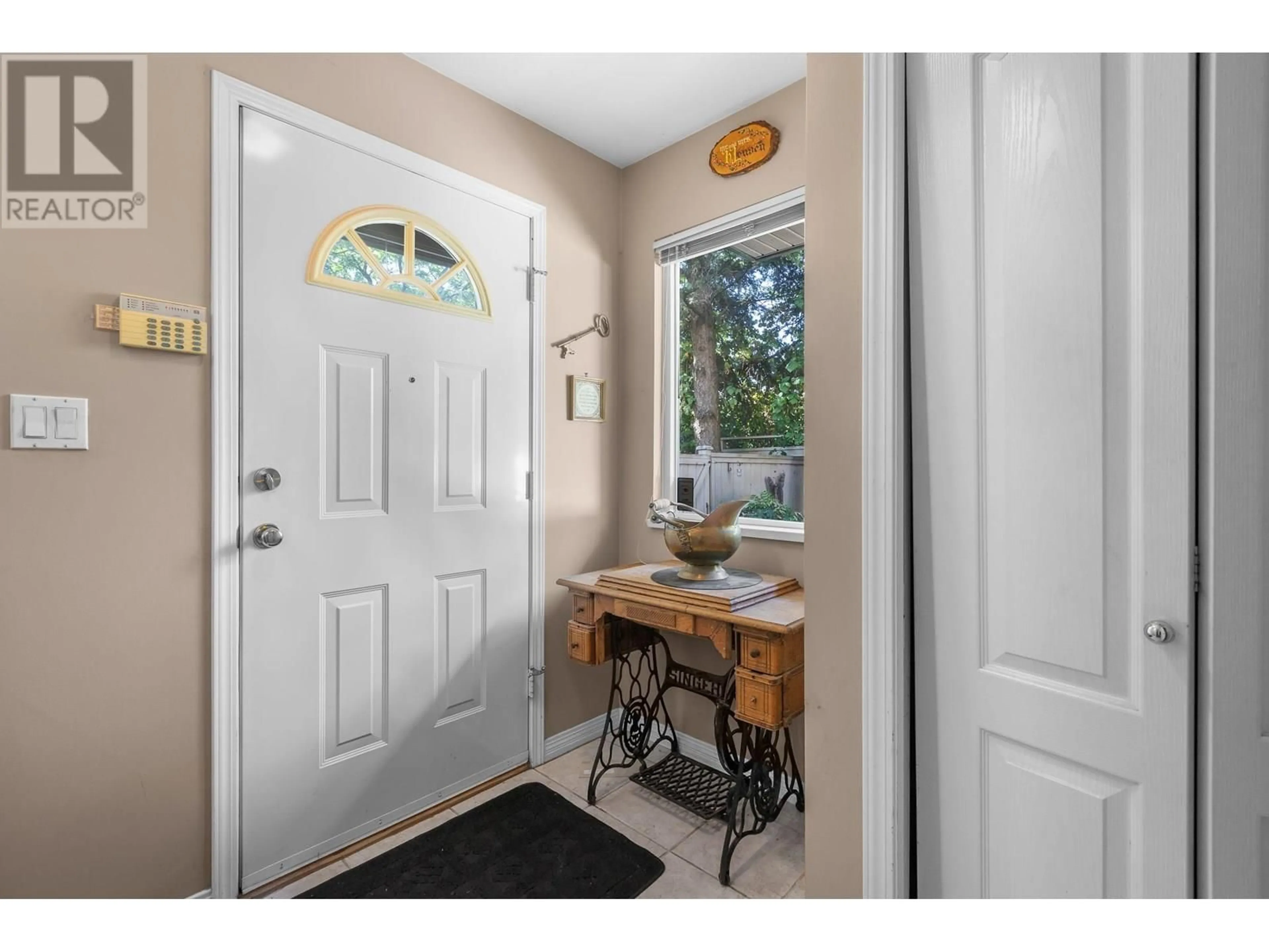 Indoor entryway for 23 - 22800 WINDSOR COURT, Richmond British Columbia V6V2X6