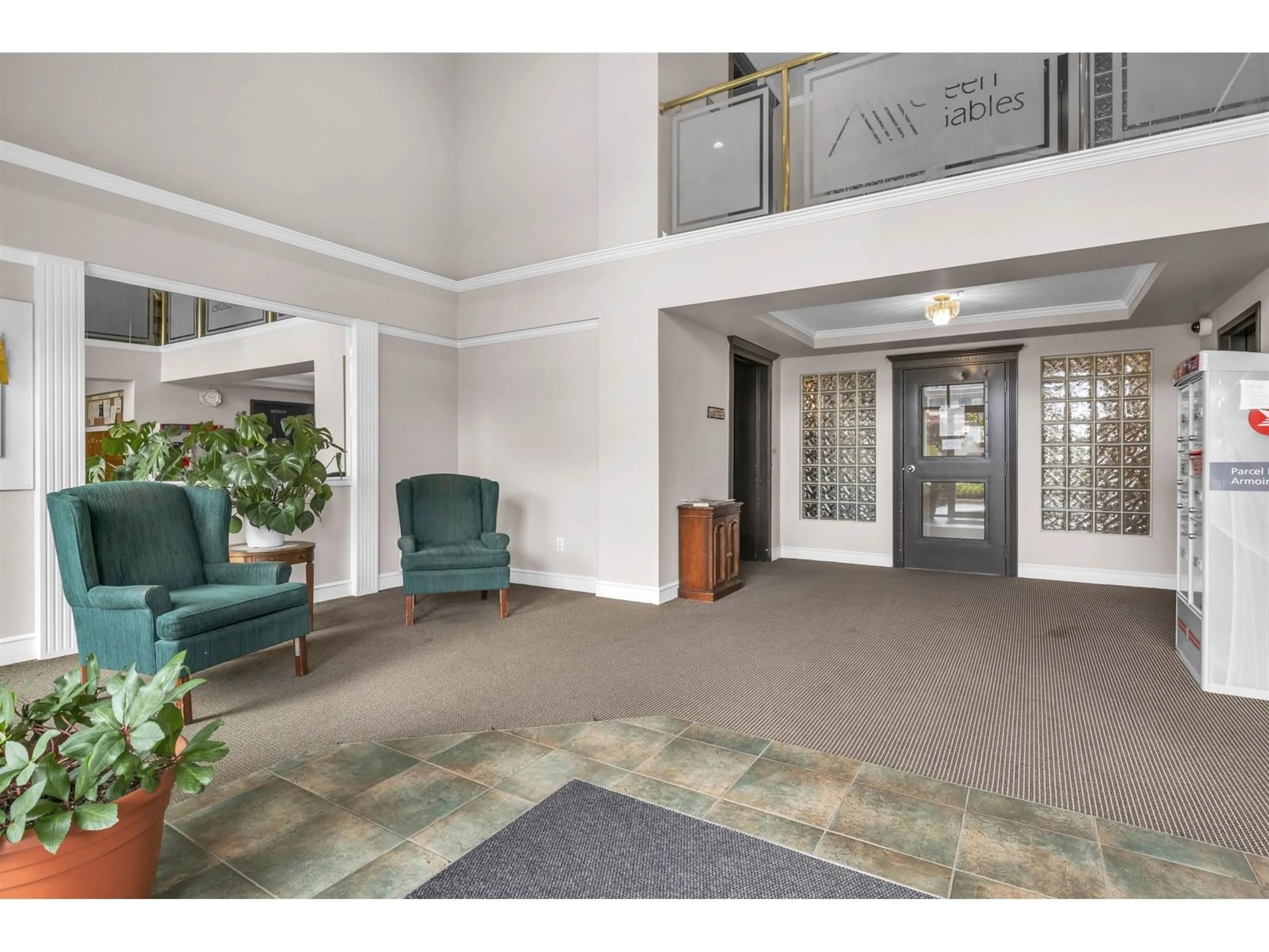 Indoor foyer for 108 - 32044 OLD YALE, Abbotsford British Columbia V2T2C9