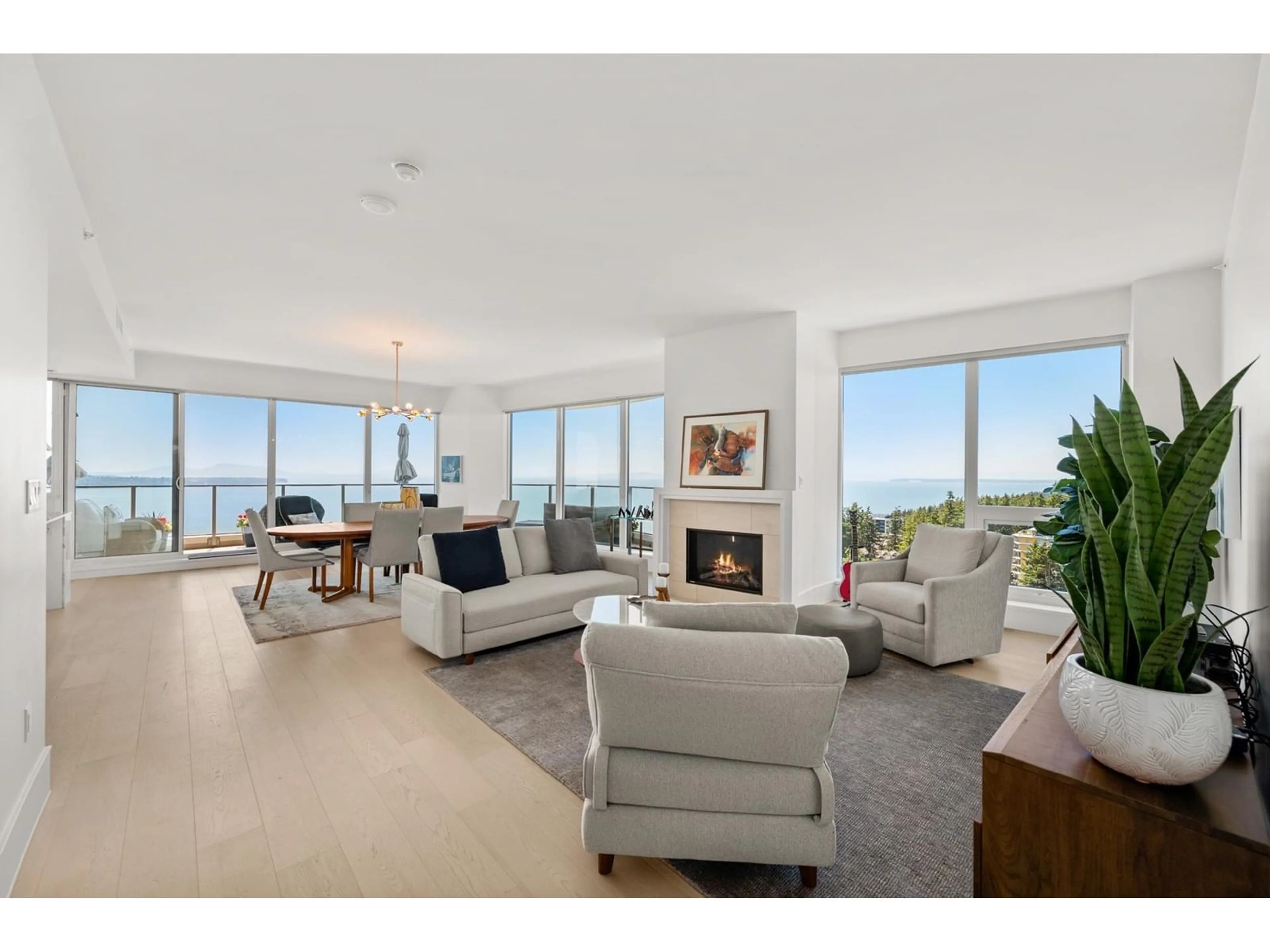 Living room with furniture, unknown for 1601 - 1500 MARTIN, White Rock British Columbia V4B0C2