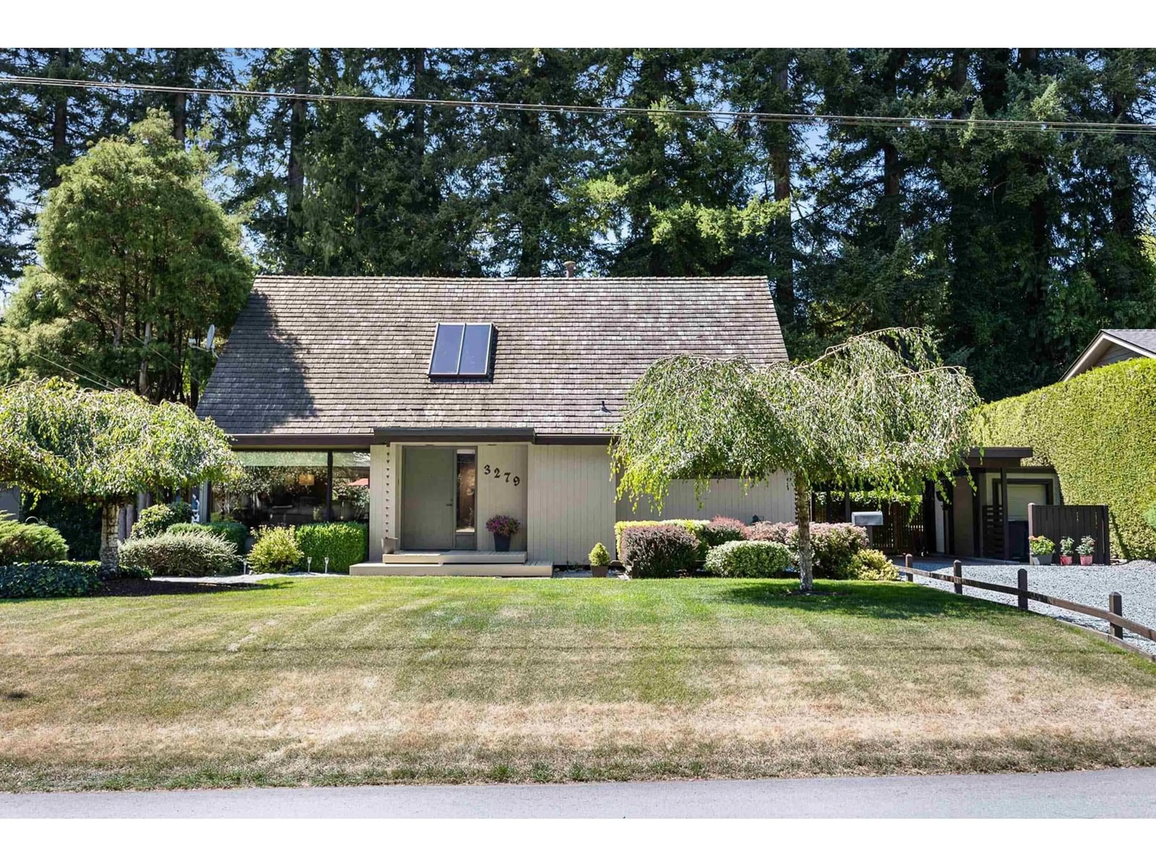 Home with vinyl exterior material, street for 3279 CHESTNUT, Abbotsford British Columbia V2S4M2